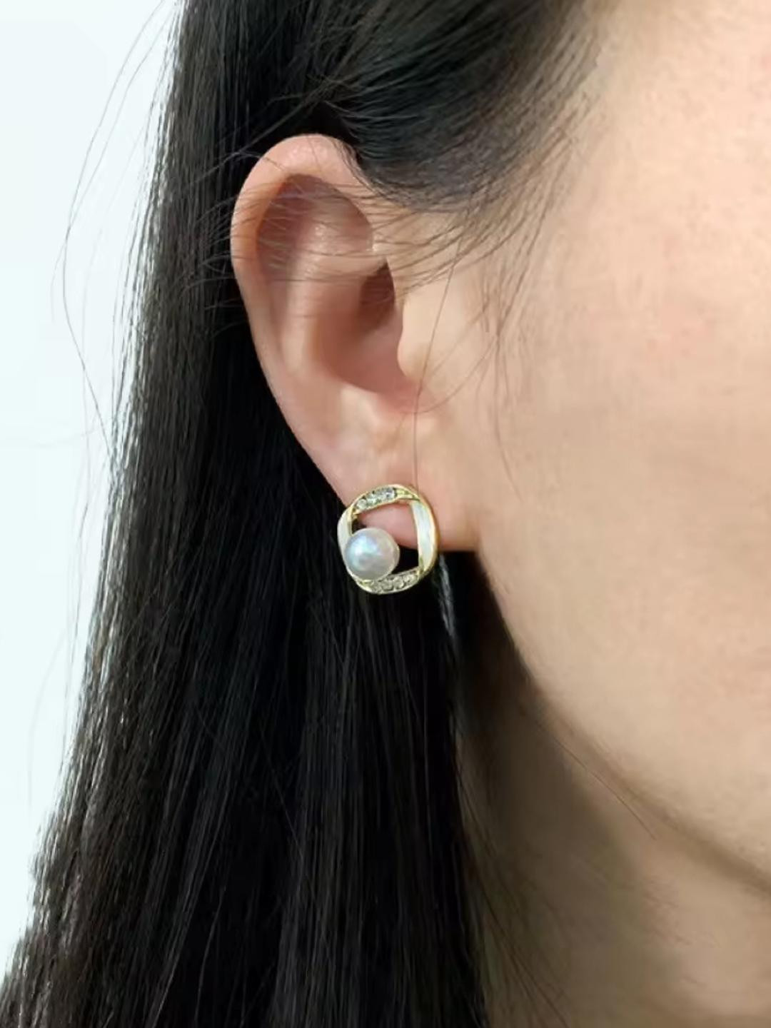Nitant Women Contemporary Studs Earrings With Pearls