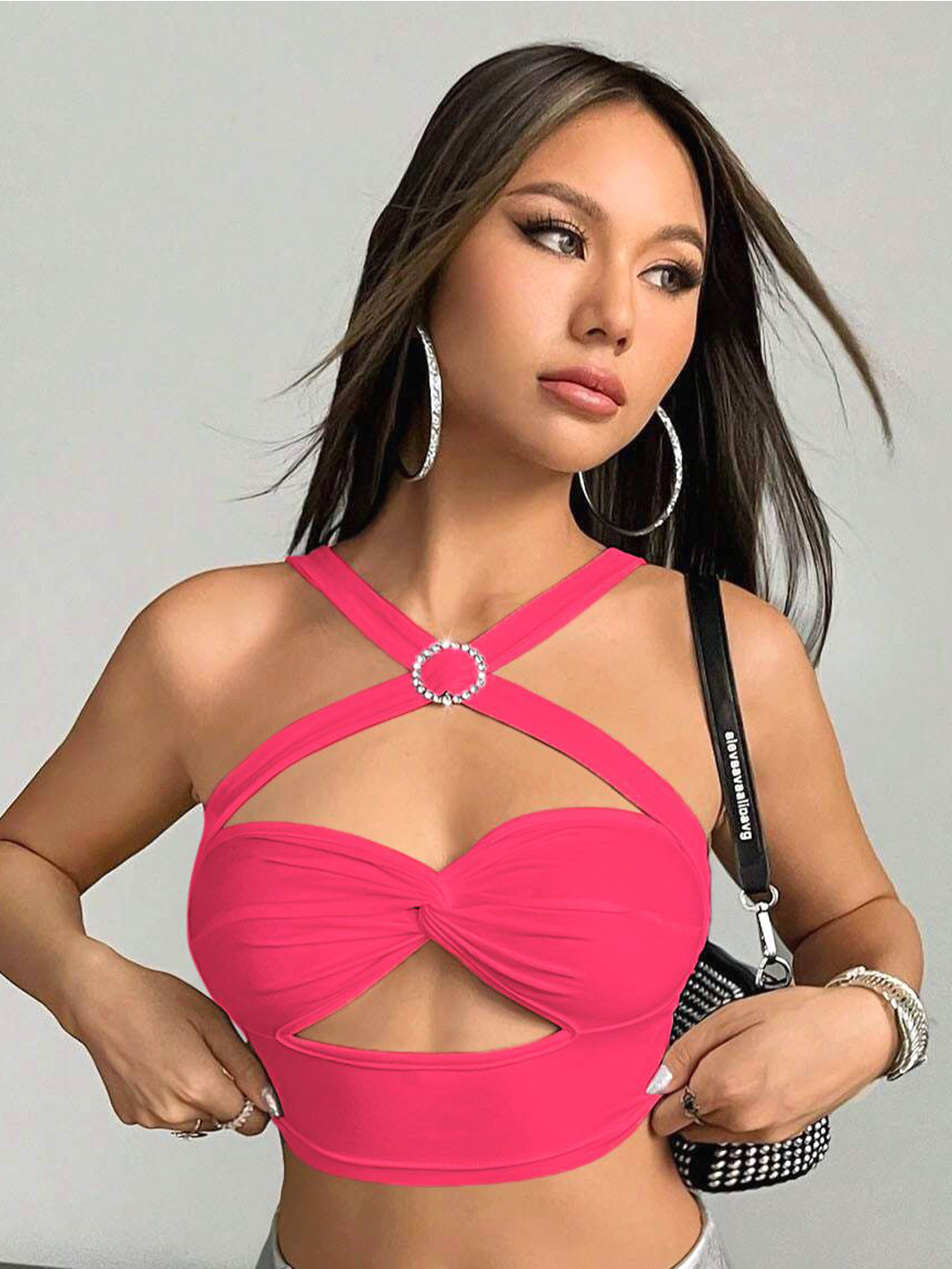Stylecast X Slyck Solid Halter Neck Cut Out Top