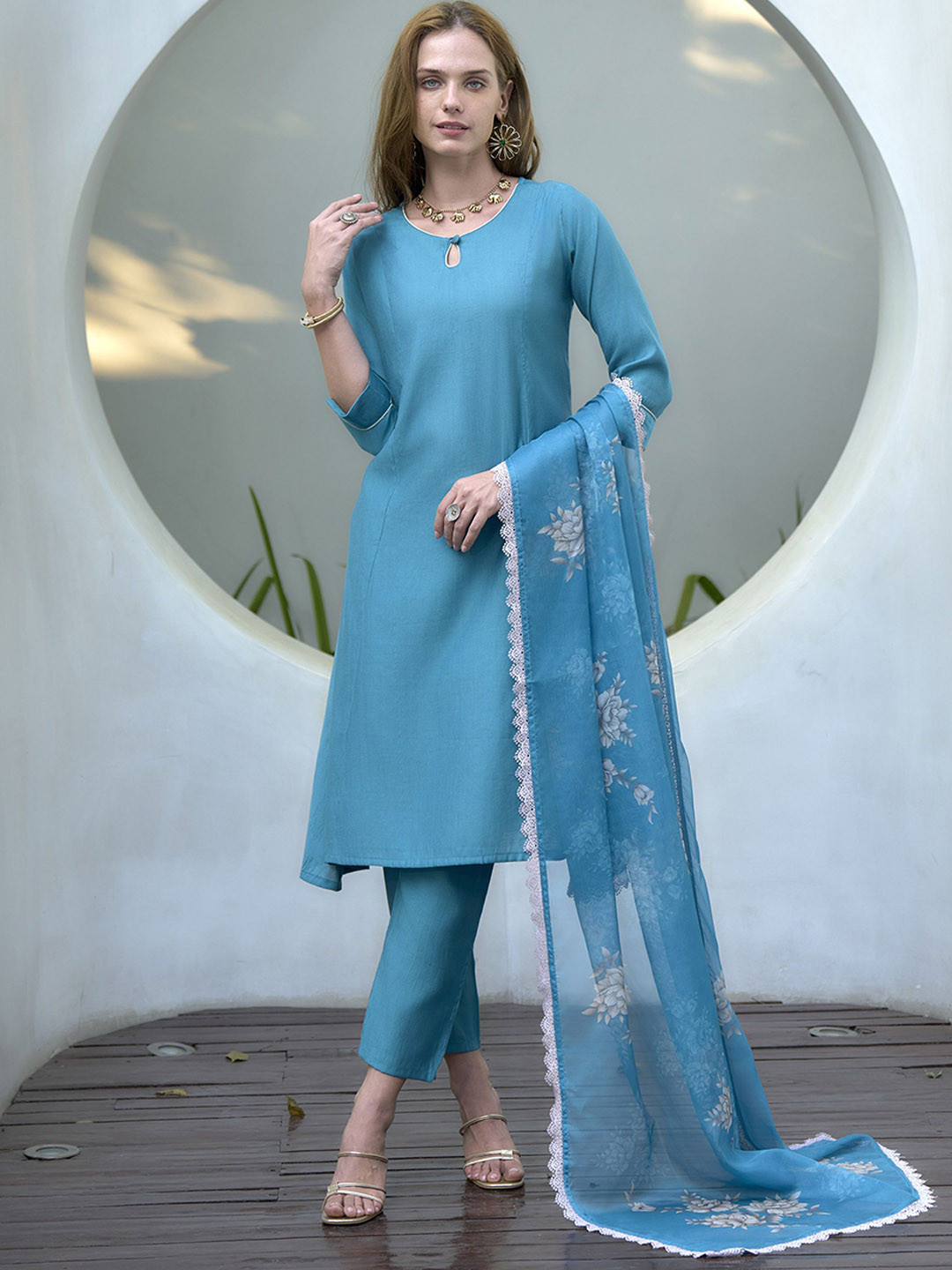 BE IN TEXO FAB Keyhole Neck Straight Kurta With Trousers & Dupatta