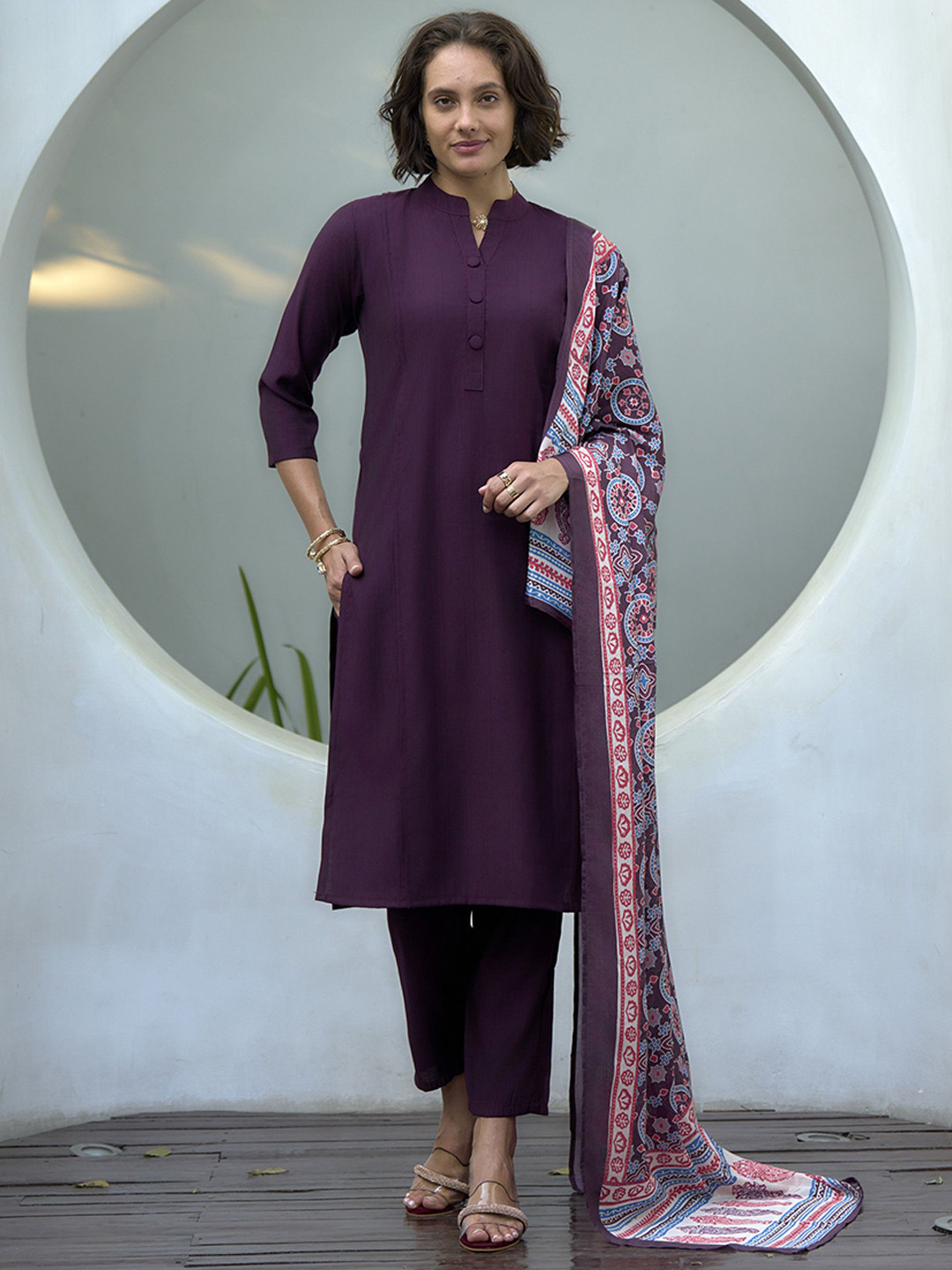 BE IN TEXO FAB Mandarin Collar Thread Work Kurta With Trousers & Dupatta