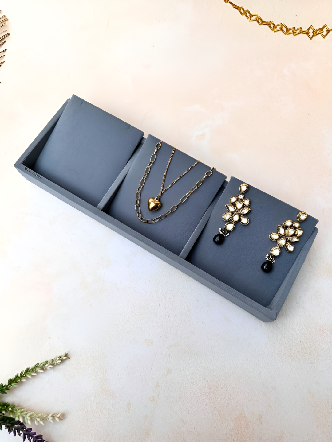 La Trove 10 Slots Champagne Leather Multi-Utility Tie Display Organizer Closet Box