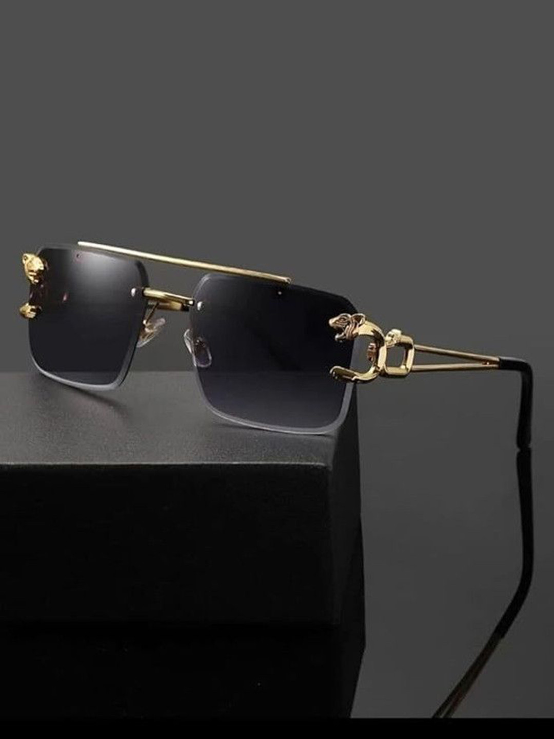 LEGEND EYEWEAR Unisex Black Lens & Gold-Toned Aviator Sunglasses SGLH8Y8JRPJBQTNA