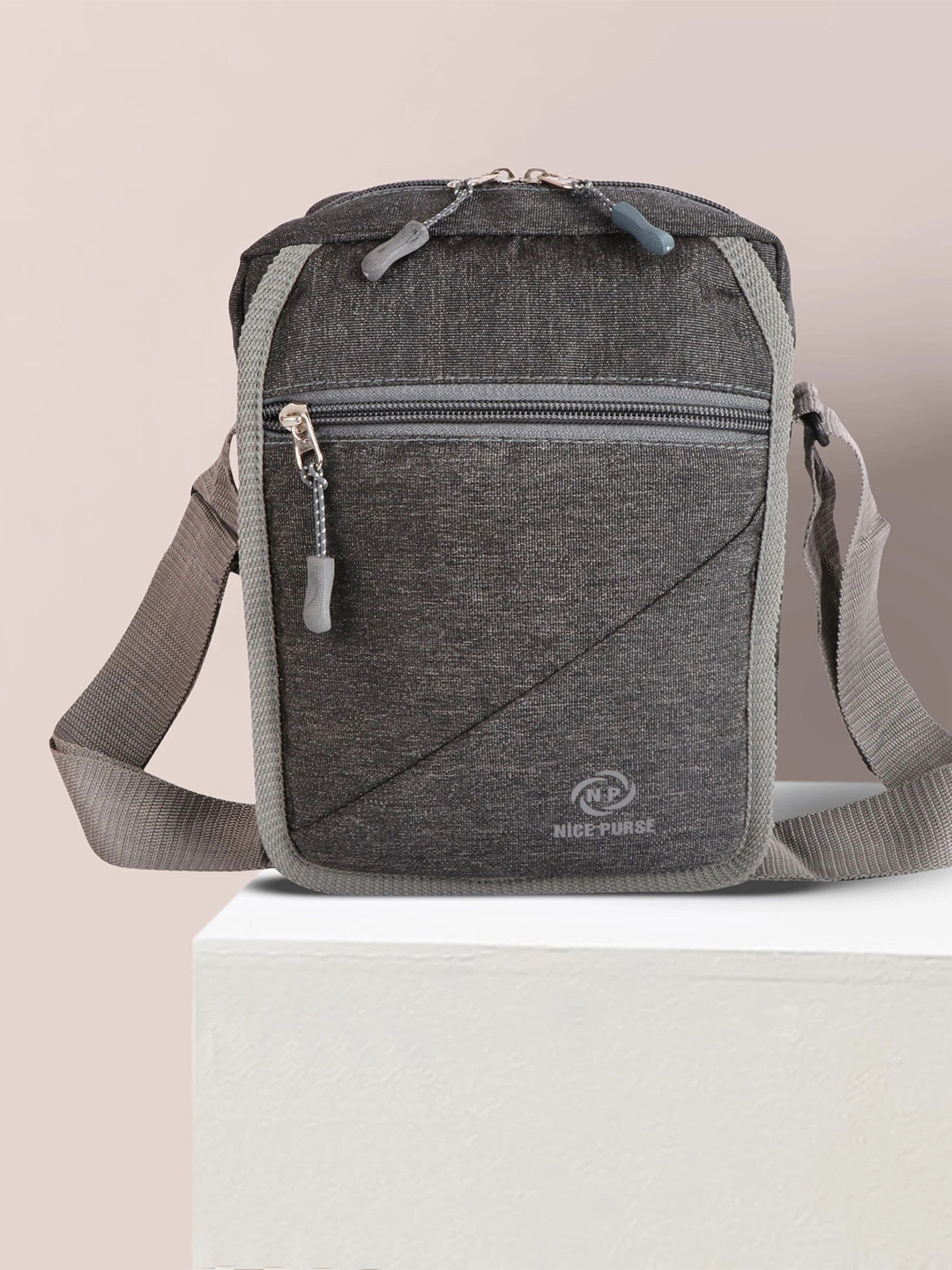 NICE PURSE Colourblocked Bucket Pouch