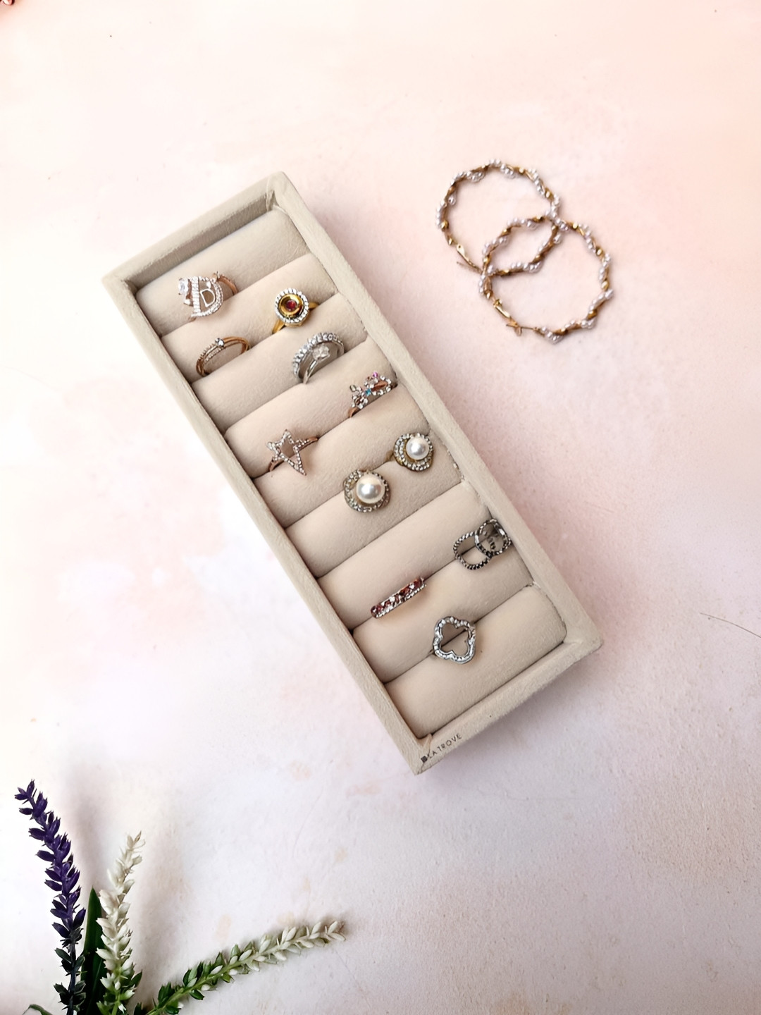 La Trove Micro Cream Velvet Rings Organizer Tray