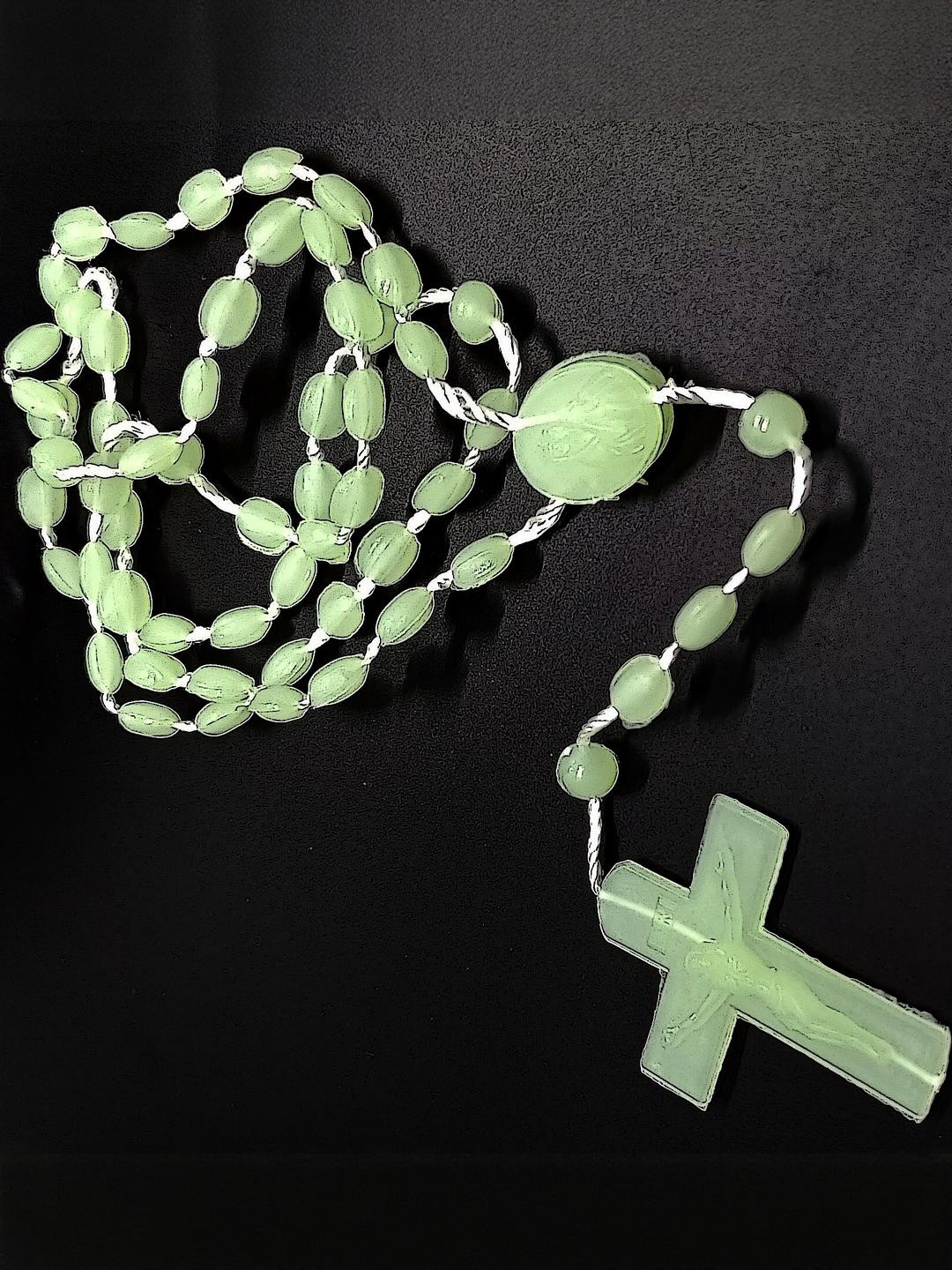 Dynamic Retail Men's Green Beaded Cross Chain