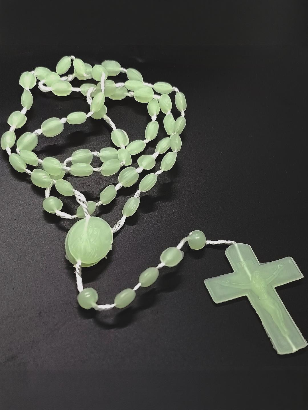 Dynamic Retail Men's Green Beaded Cross Chain