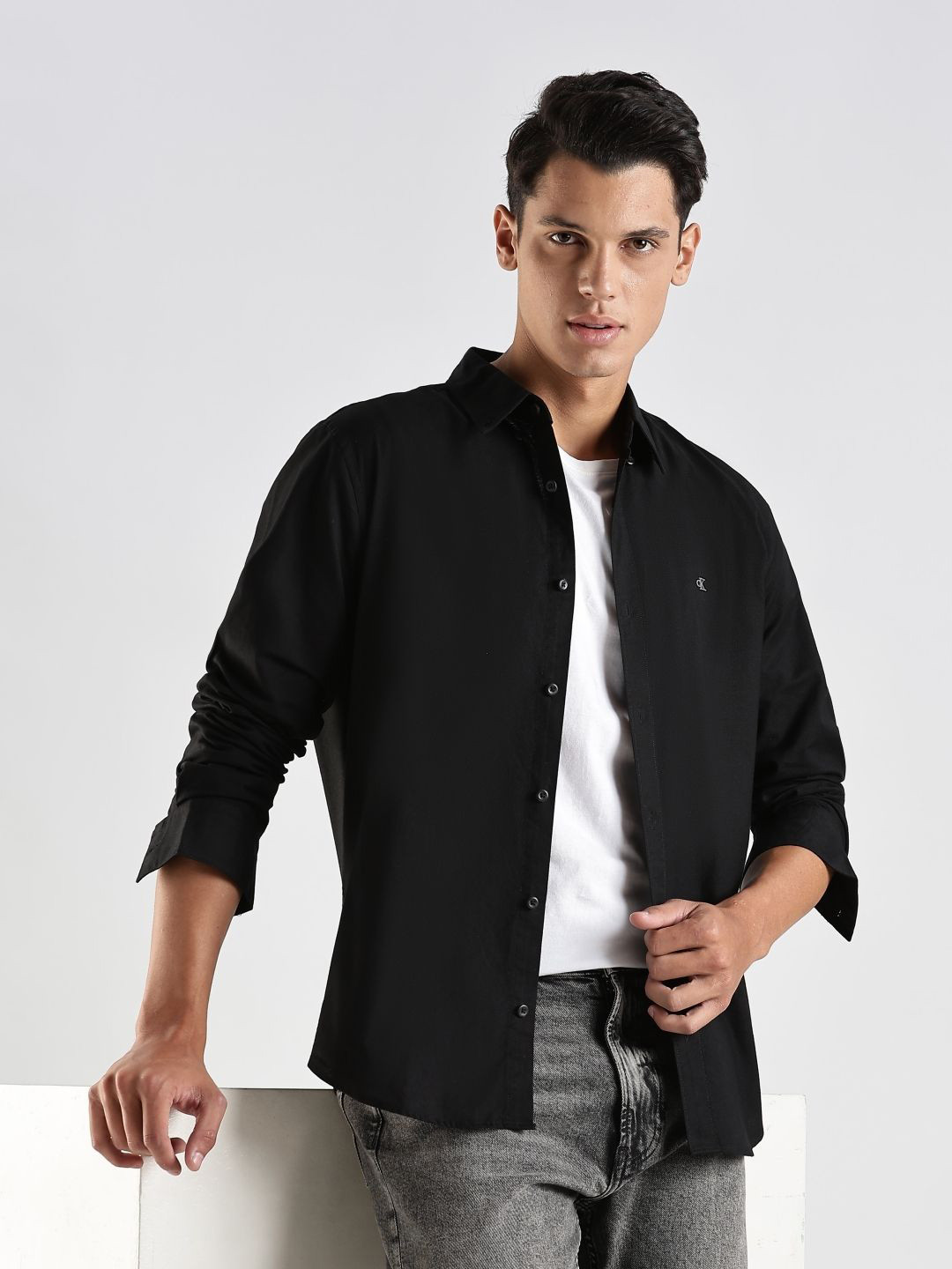 Calvin Klein Jeans Men Regular Fit Solid Button-Down Collar Casual Shirt