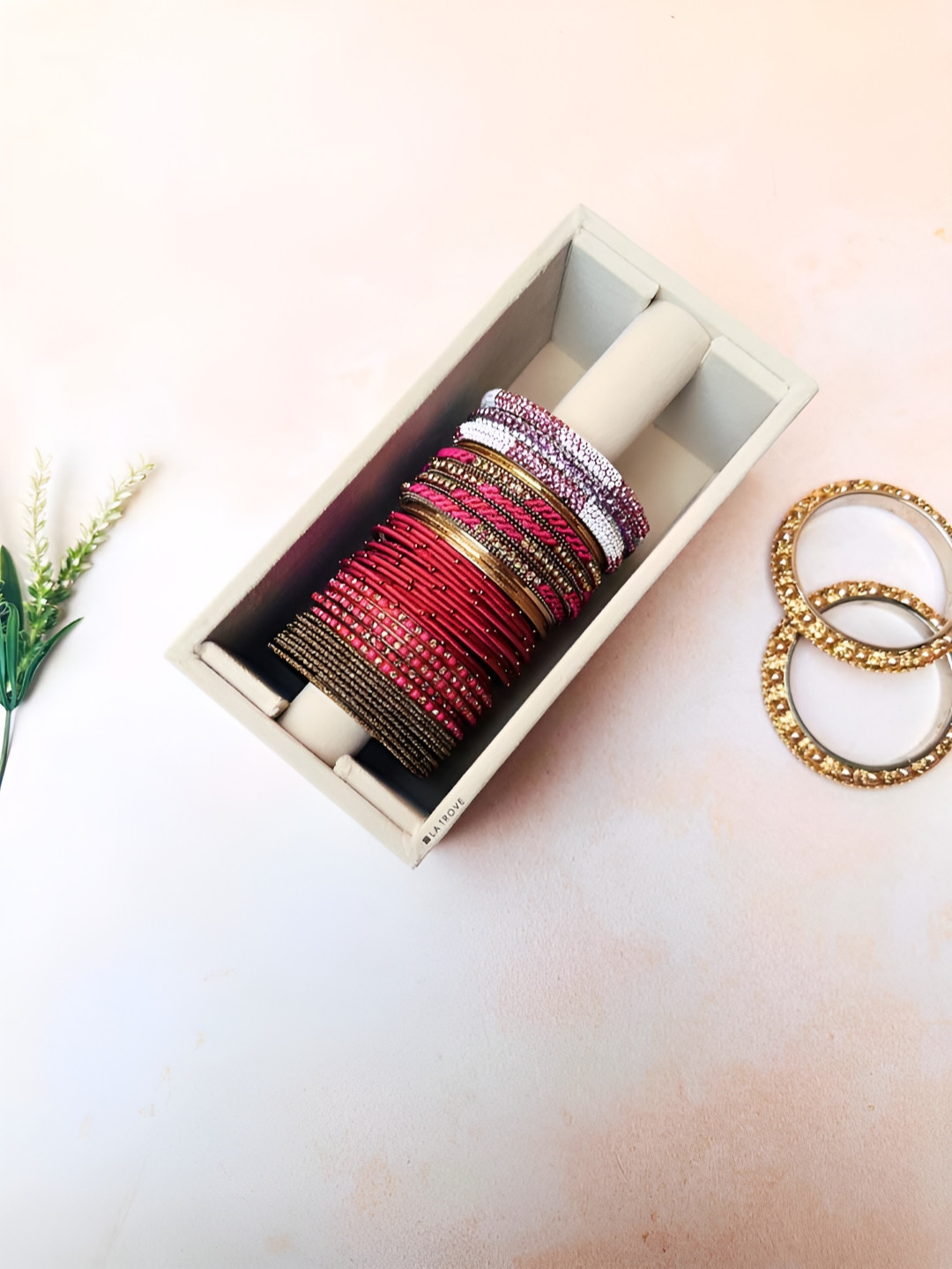 La Trove 1 Rod Cream Mini Velvet Bangle Organizer Tray