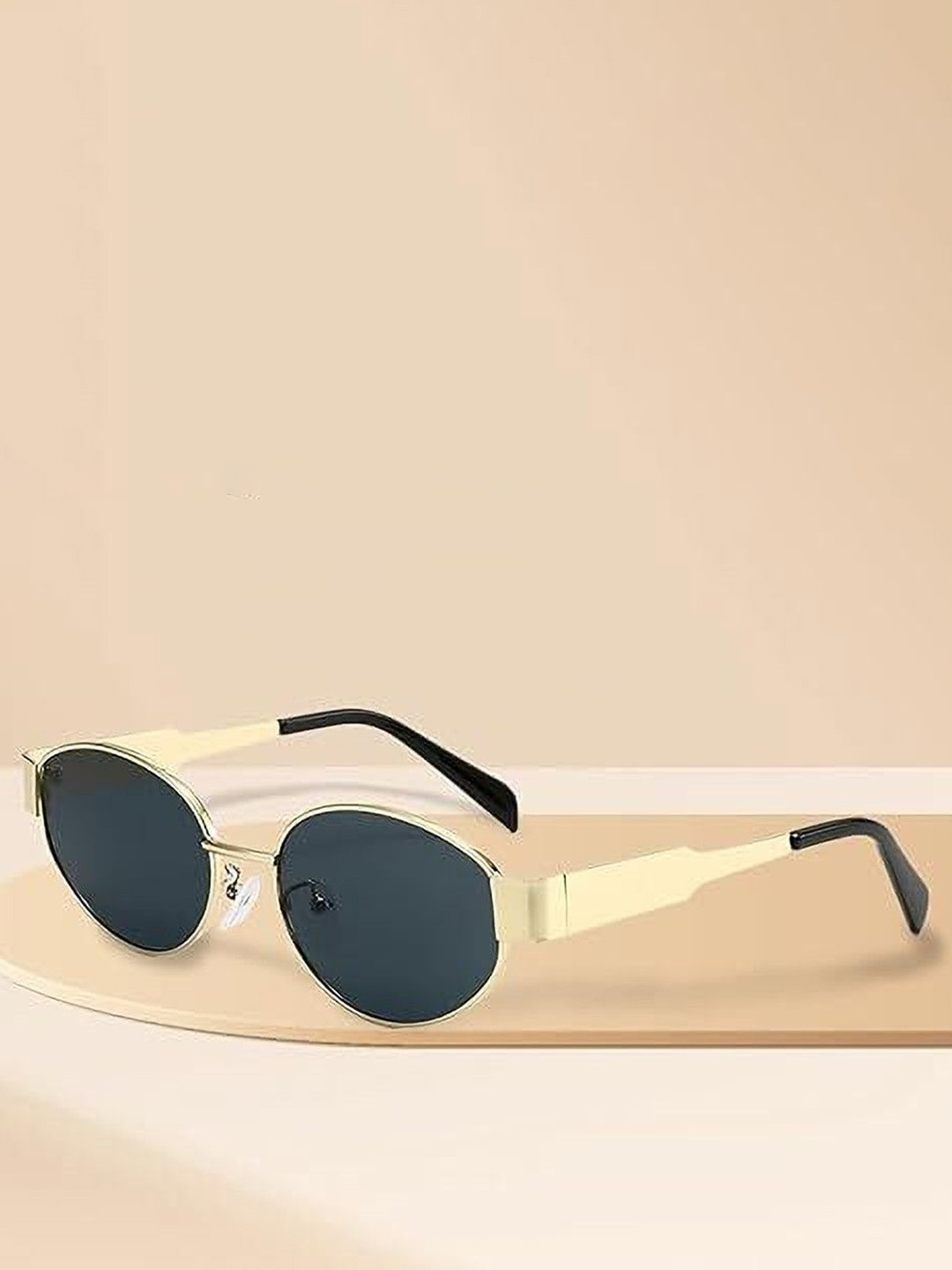 LEGEND EYEWEAR Unisex Black Lens & Gold-Toned Rectangle Sunglasses SGLHCN37CUBMEC95