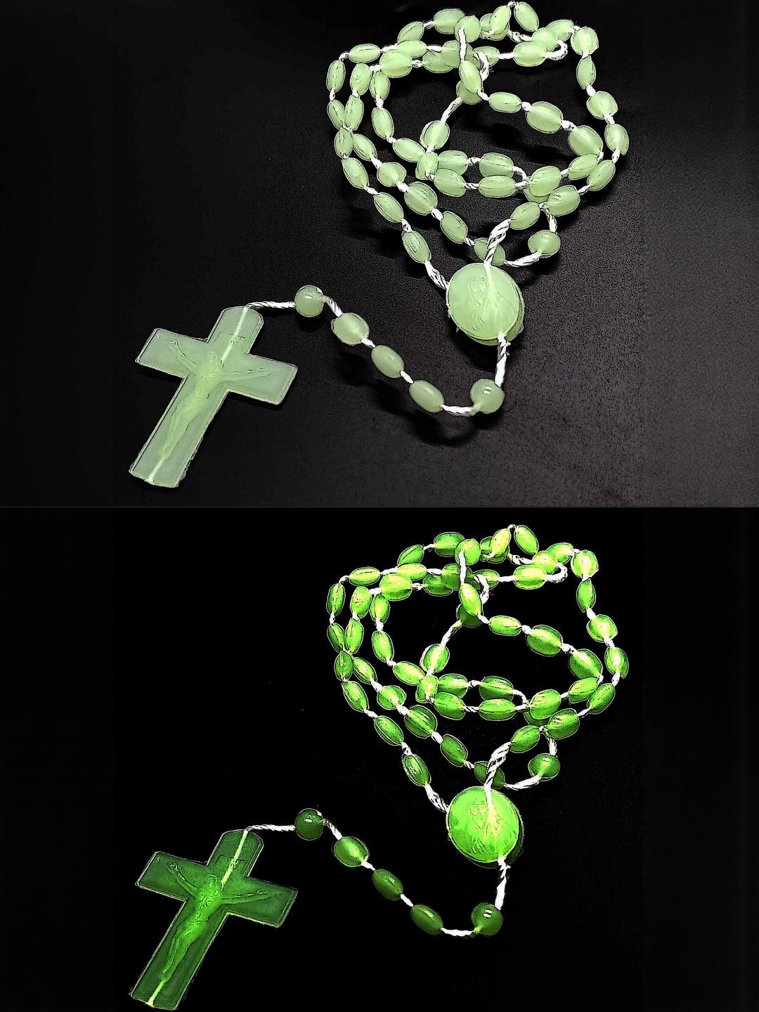 Dynamic Retail Men's Green Beaded Cross Chain