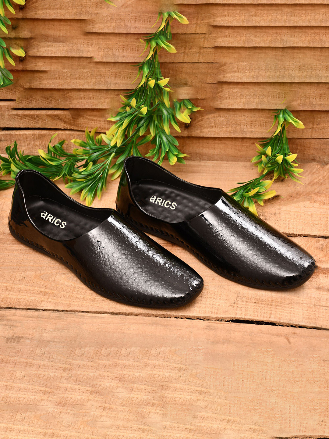 Arics Men Textured Patent Leather Everyday Mules