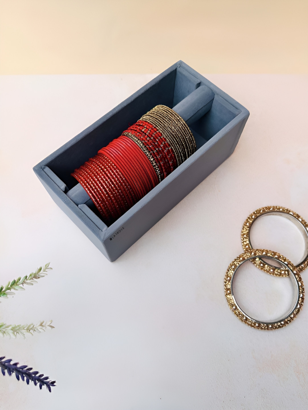 La Trove 1 Rod Grey Mini Velvet Bangle Organizer Tray