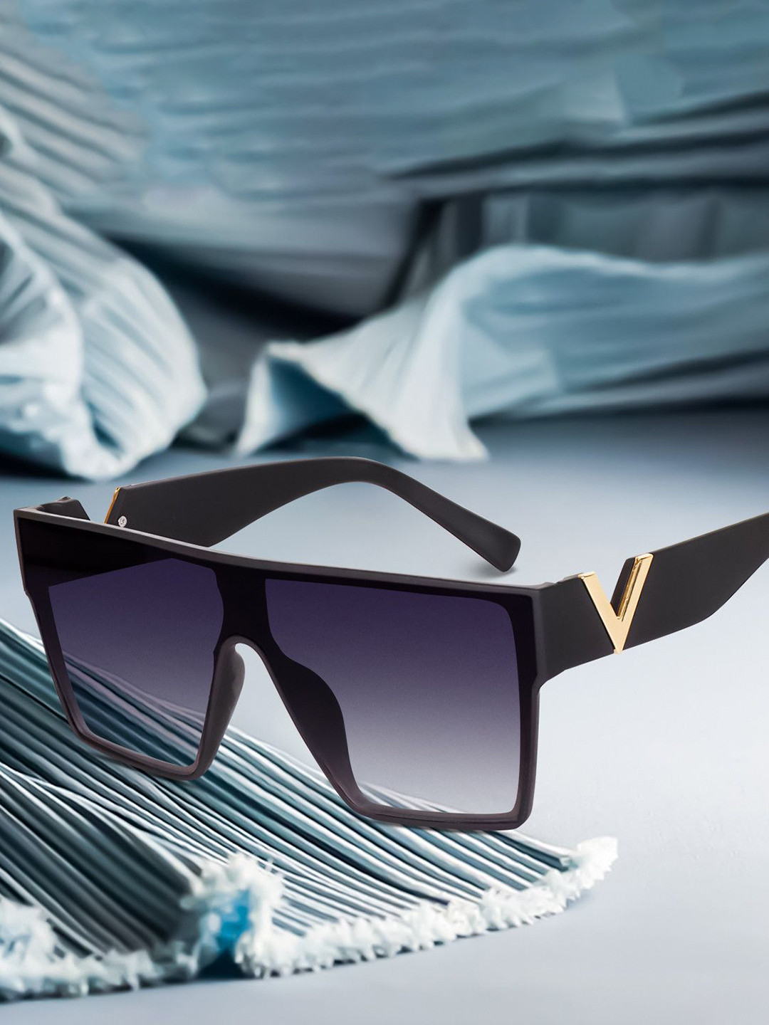 LEGEND EYEWEAR Unisex Blue UV Protected Lens Shield Sunglasses
