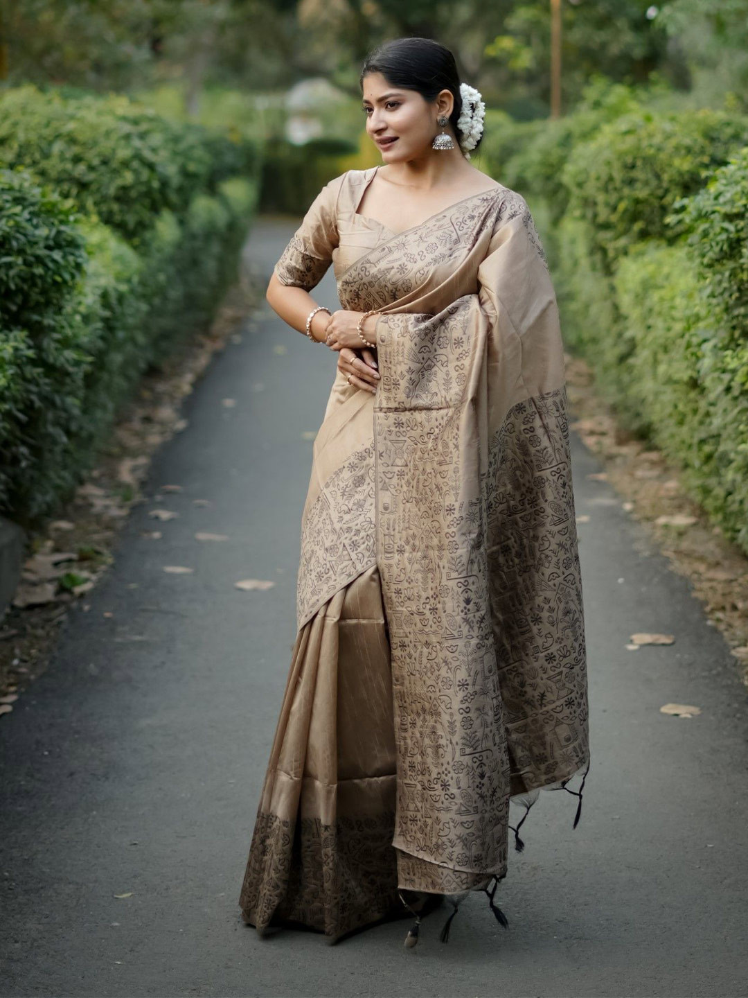 Pandadi Saree Women Raw Silk Sarees With Gala Print Border And Matching Blouse Piece