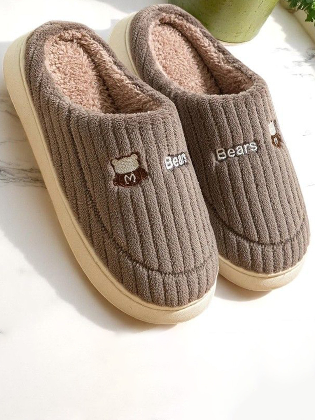 WOLVESDEN Women Slip-On