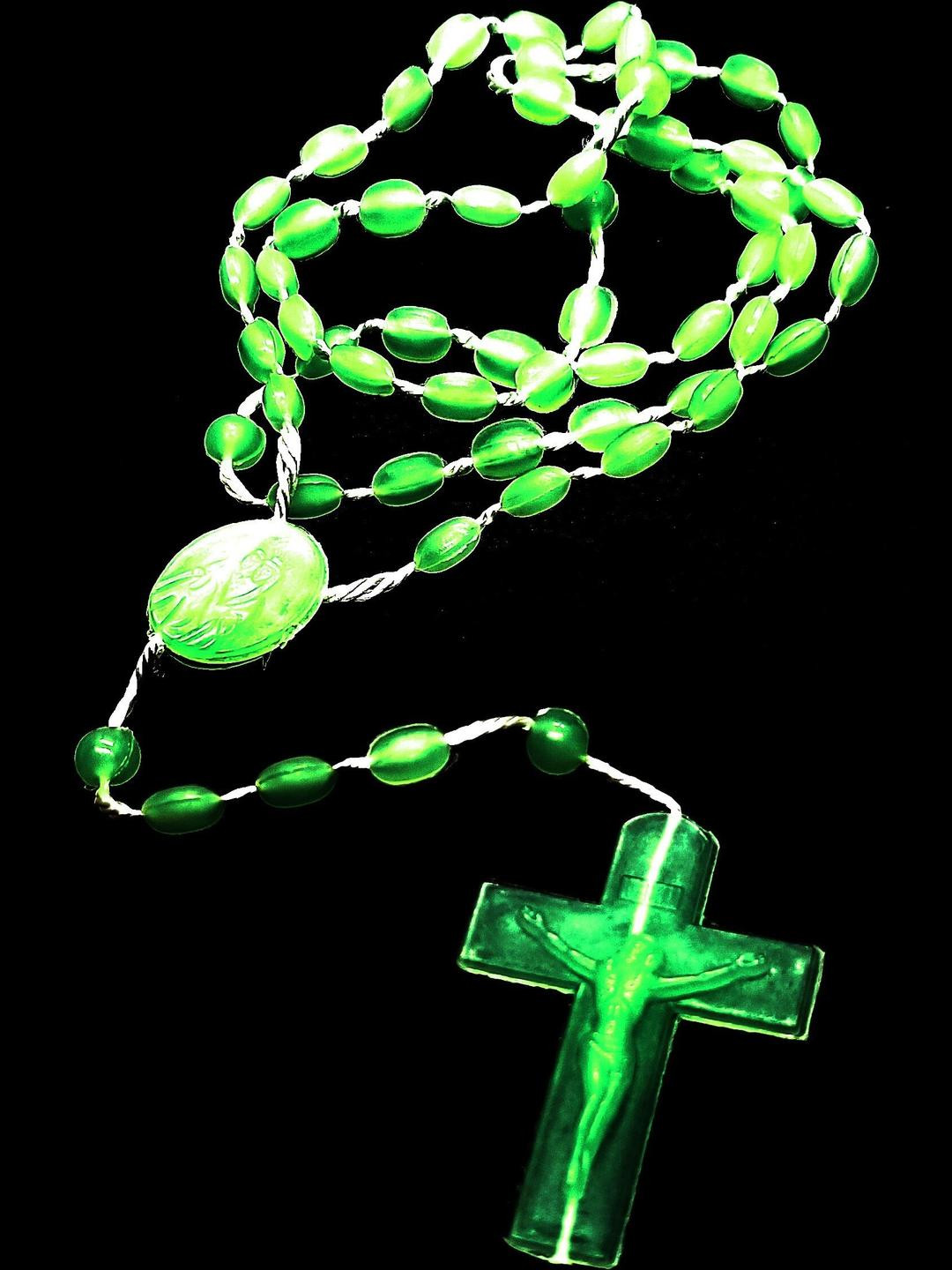 Dynamic Retail Global Men's Cross Pendant Chain