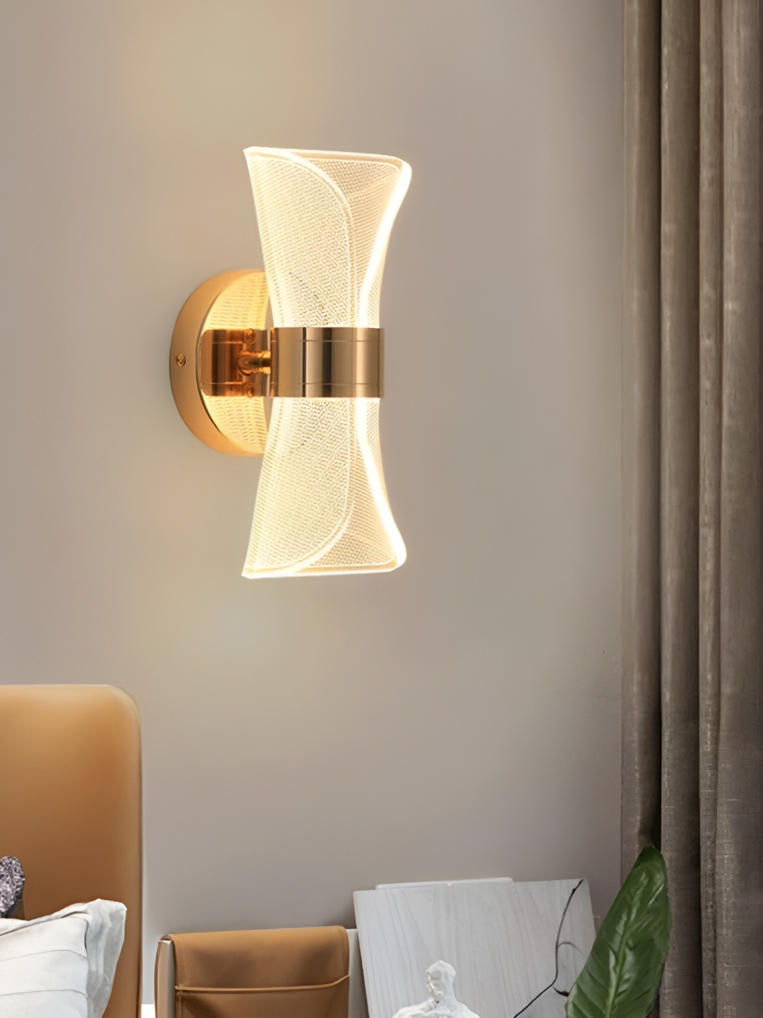 GAUVIK Gold-Toned Printed Acrylic Abstract 3 Different Color Mode Changing Led Wall Lamp