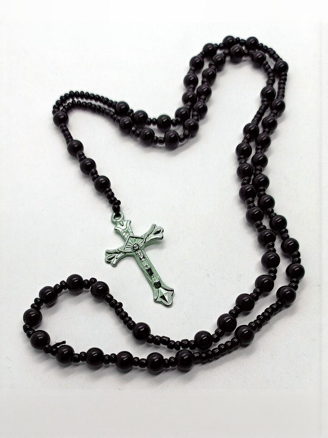 Dynamic Retail Men's Beaded Chain With Cross Pendent