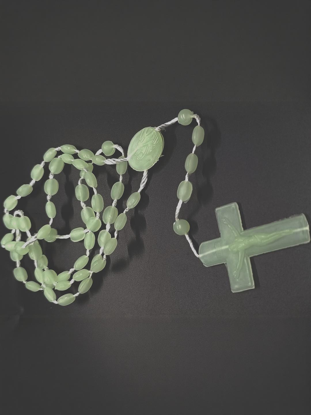 Dynamic Retail Global Men's Cross Pendant Chain