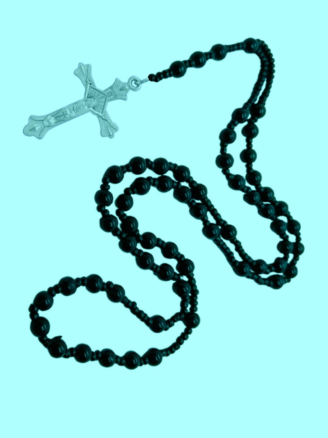 Dynamic Retail Global Crucifix Cross Pendant Chain