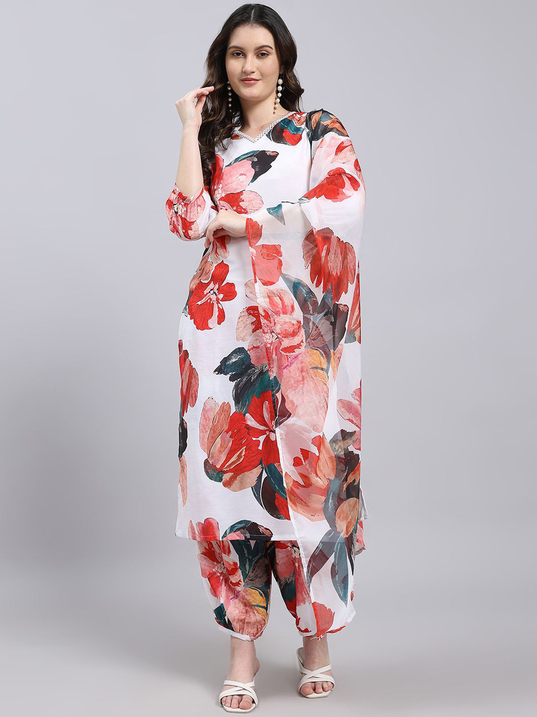 THE FAB FACTORY Floral Printed V-Neck Straight Kurta With Salwar And Dupatta