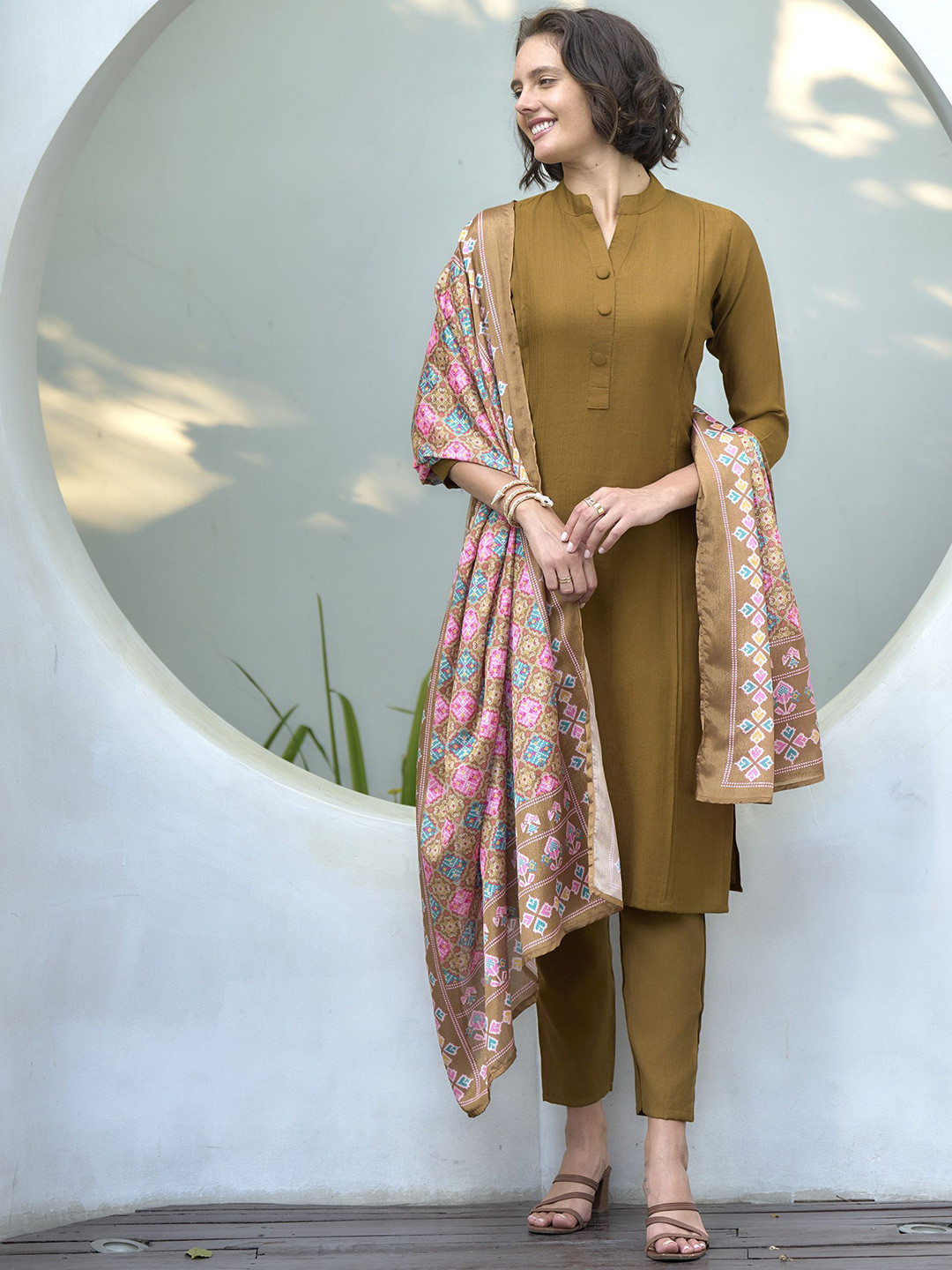 BE IN TEXO FAB Women Solid Kurta with Trousers & Dupatta