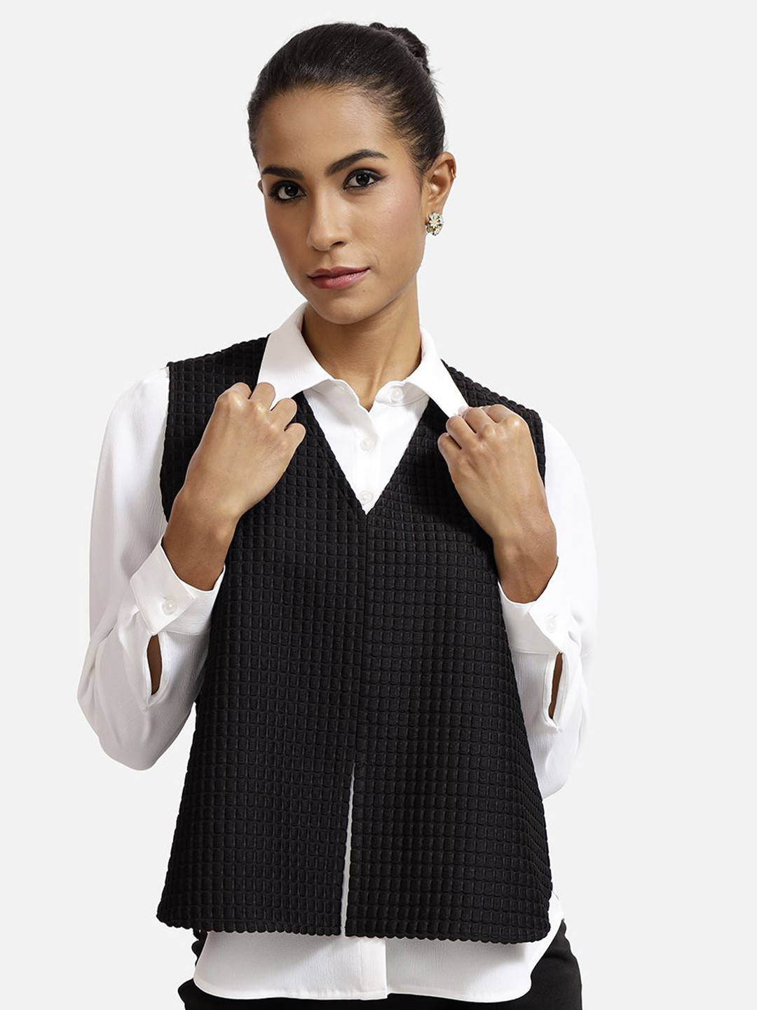 OFFICE & YOU Women Solid Modern Fit Casual Shirt