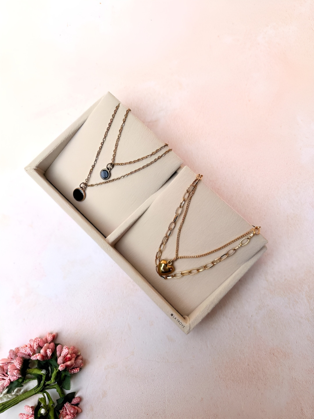 La Trove 2 Grid Cream Necklace & Big Earrings Velvet Organizer Tray