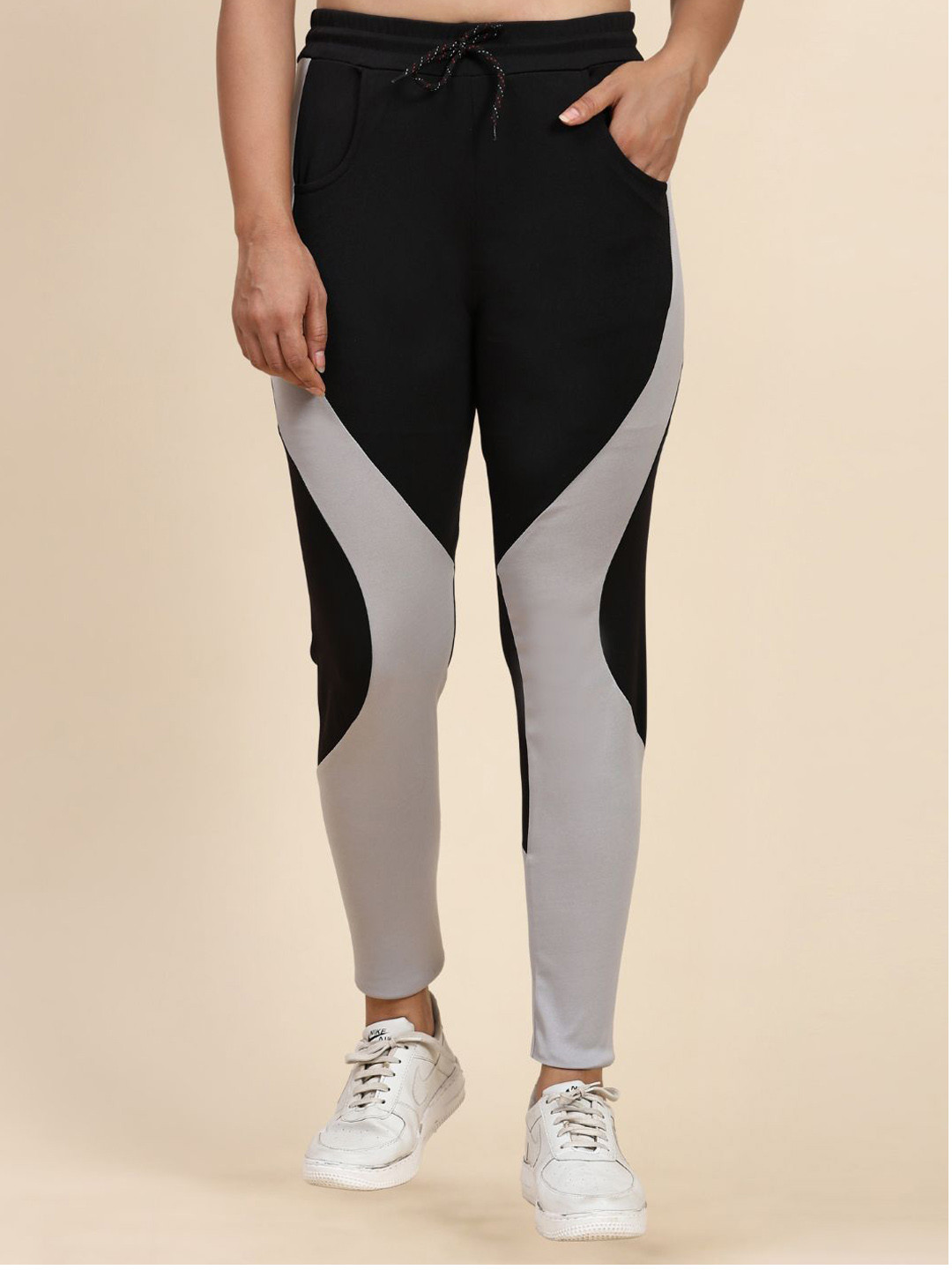 DTR FASHION Women Colorblocked Mid-Rise Track Pants