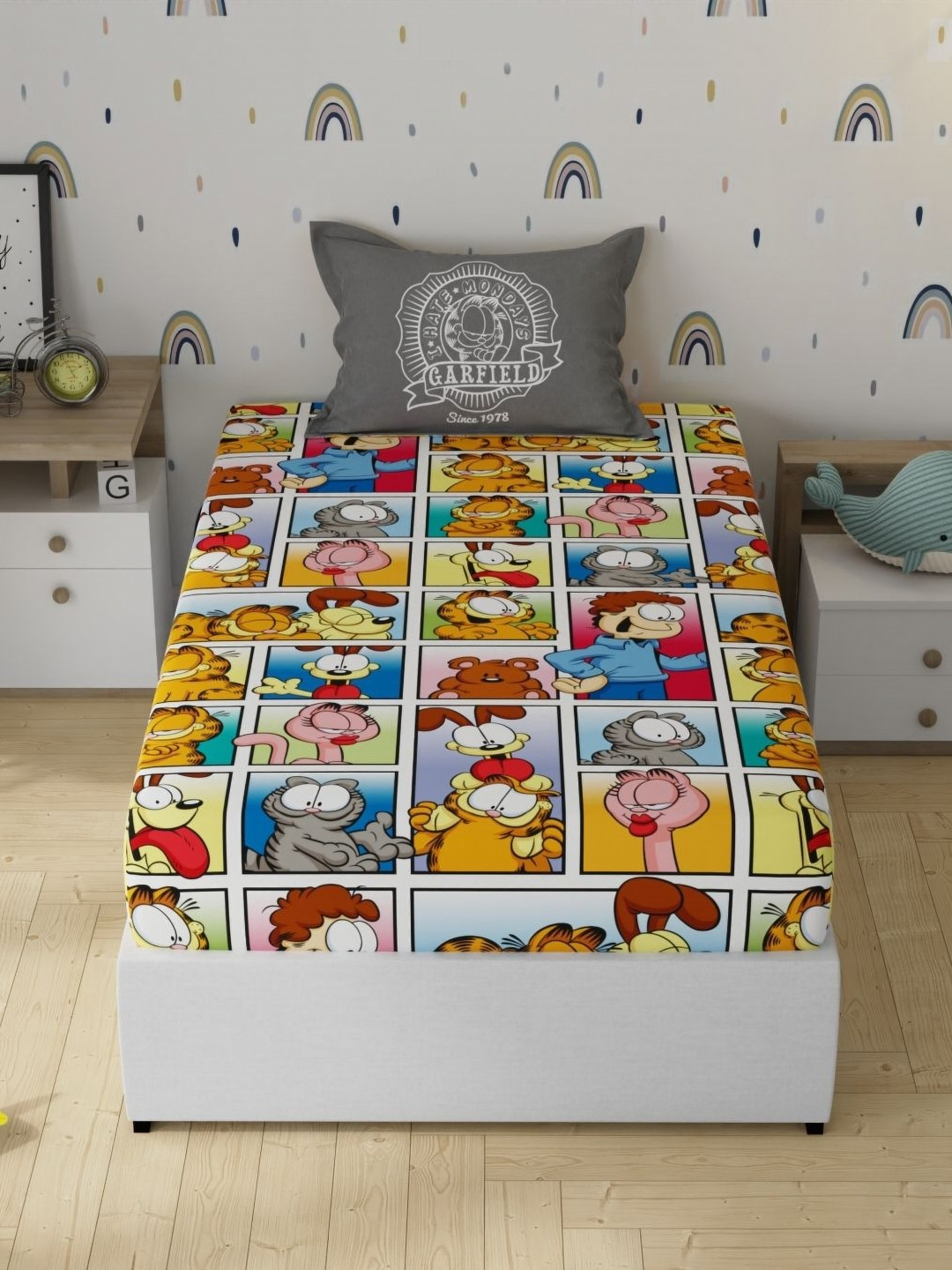 Portico License Garfield White Printed Cotton 152 TC Single Bedsheet Set 1.50 m X 2.24 m