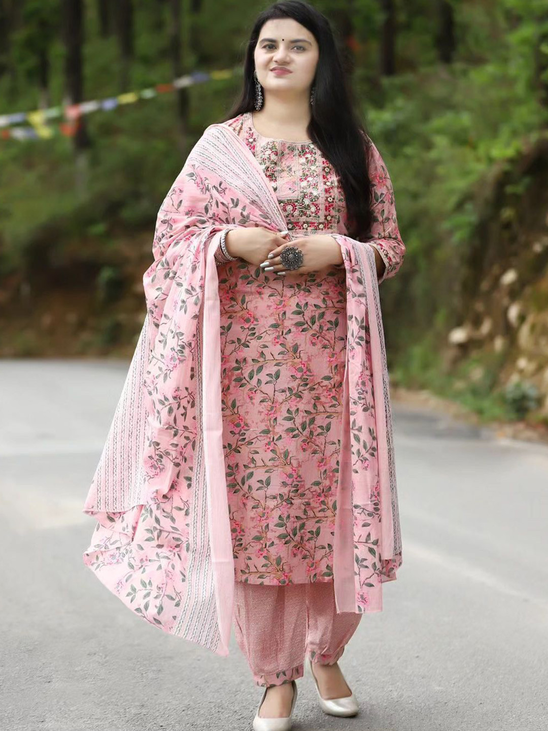YUSRA Women Floral Printed Kurta with Salwar & Dupatta