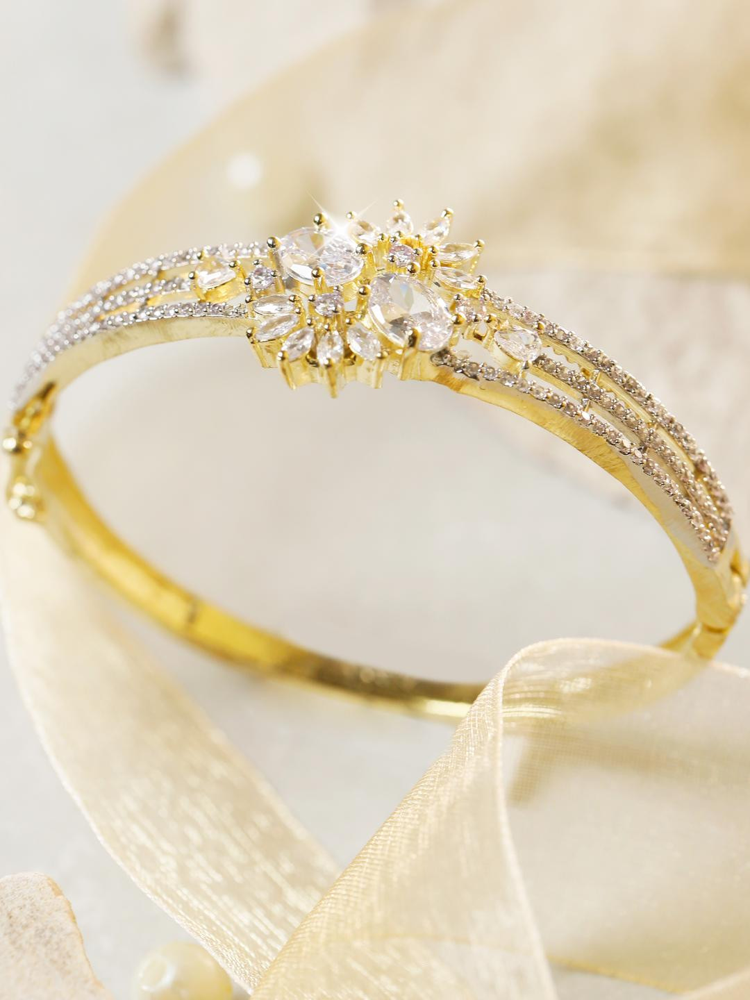 Manuvi Jewels Gold Metal Bracelet