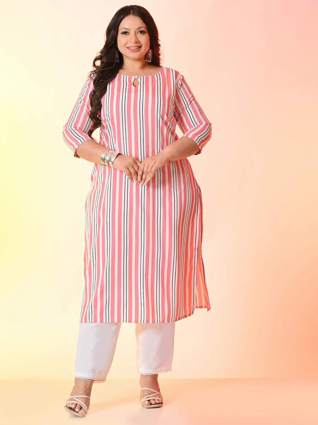 PrettyPlus by Desinoor.com Women Printed Peach Plus Size Striped Straight Crepe Kurta