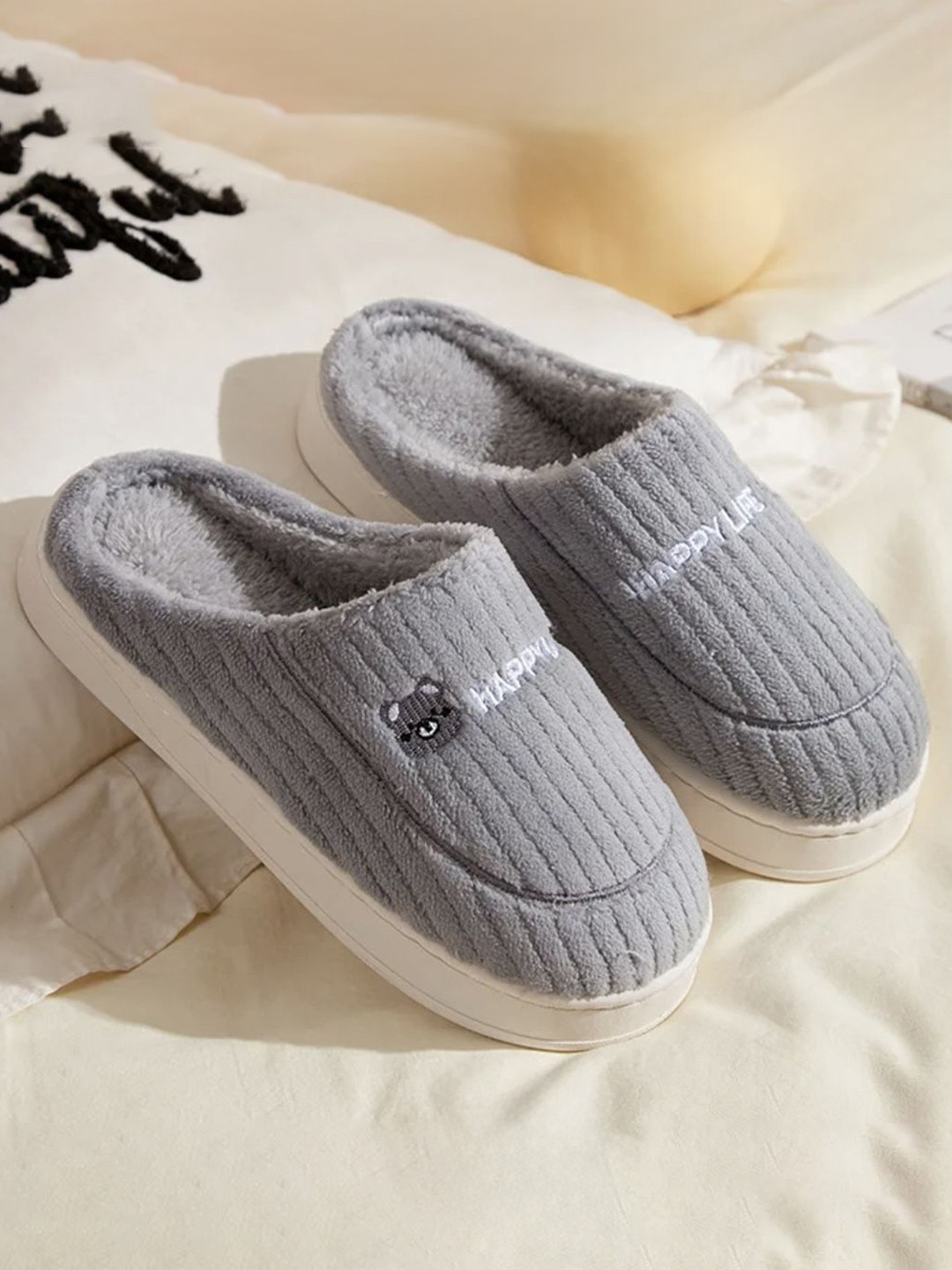 WOLVESDEN Women Winter Fur House Self Design Room Slippers