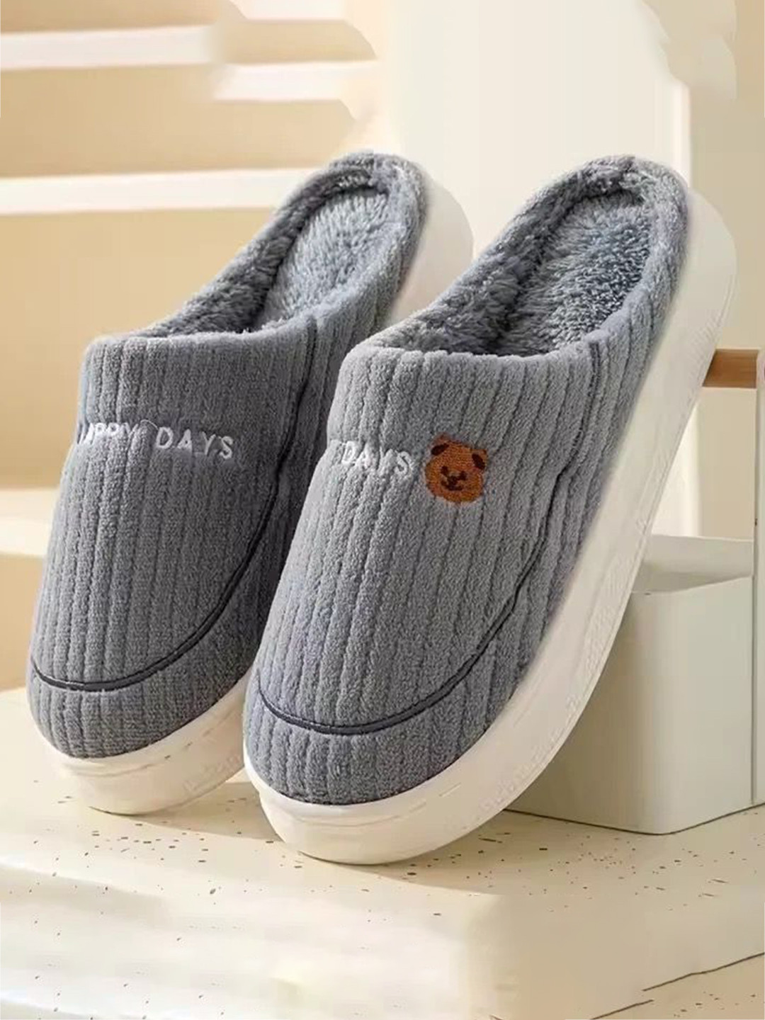 WOLVESDEN Women Winter Fur Room Slippers