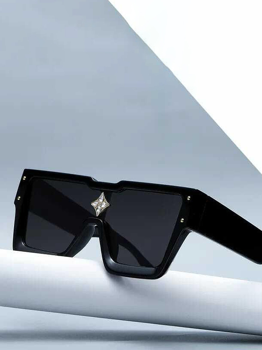 LEGEND EYEWEAR Unisex Full Rim Black UV Protected Lens Square Sunglasses