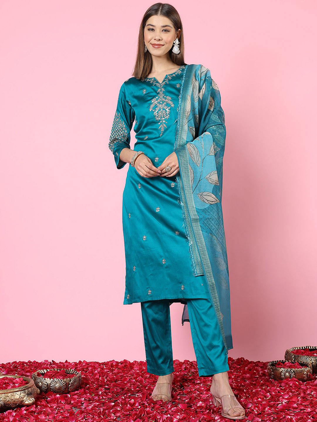 THE FAB FACTORY Women Floral Embroidered Thread Work Kurta with Trousers & With Dupatta