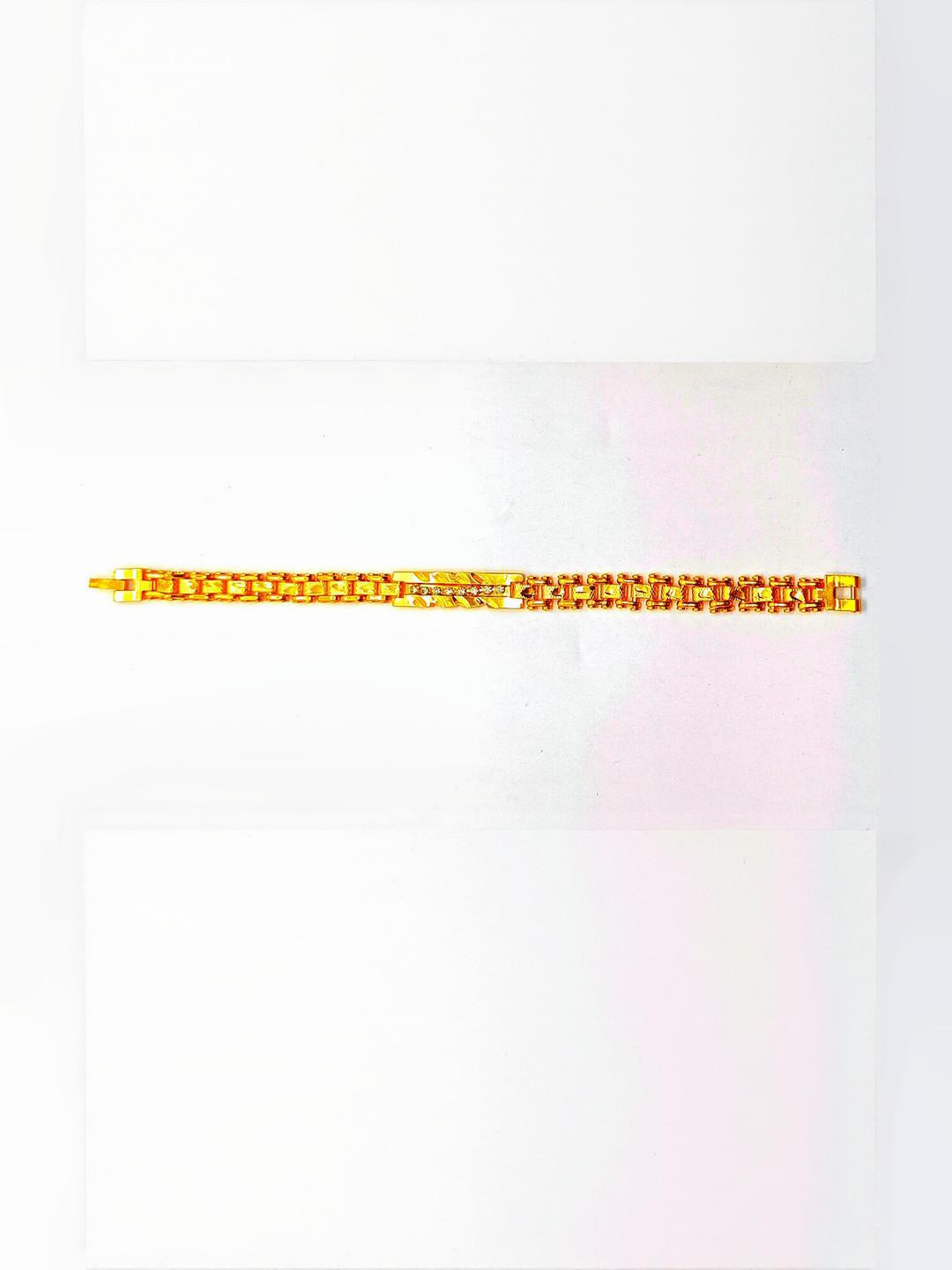 Dynamic Retail Global Stainless Steel Gold Pleated Link Bracelet