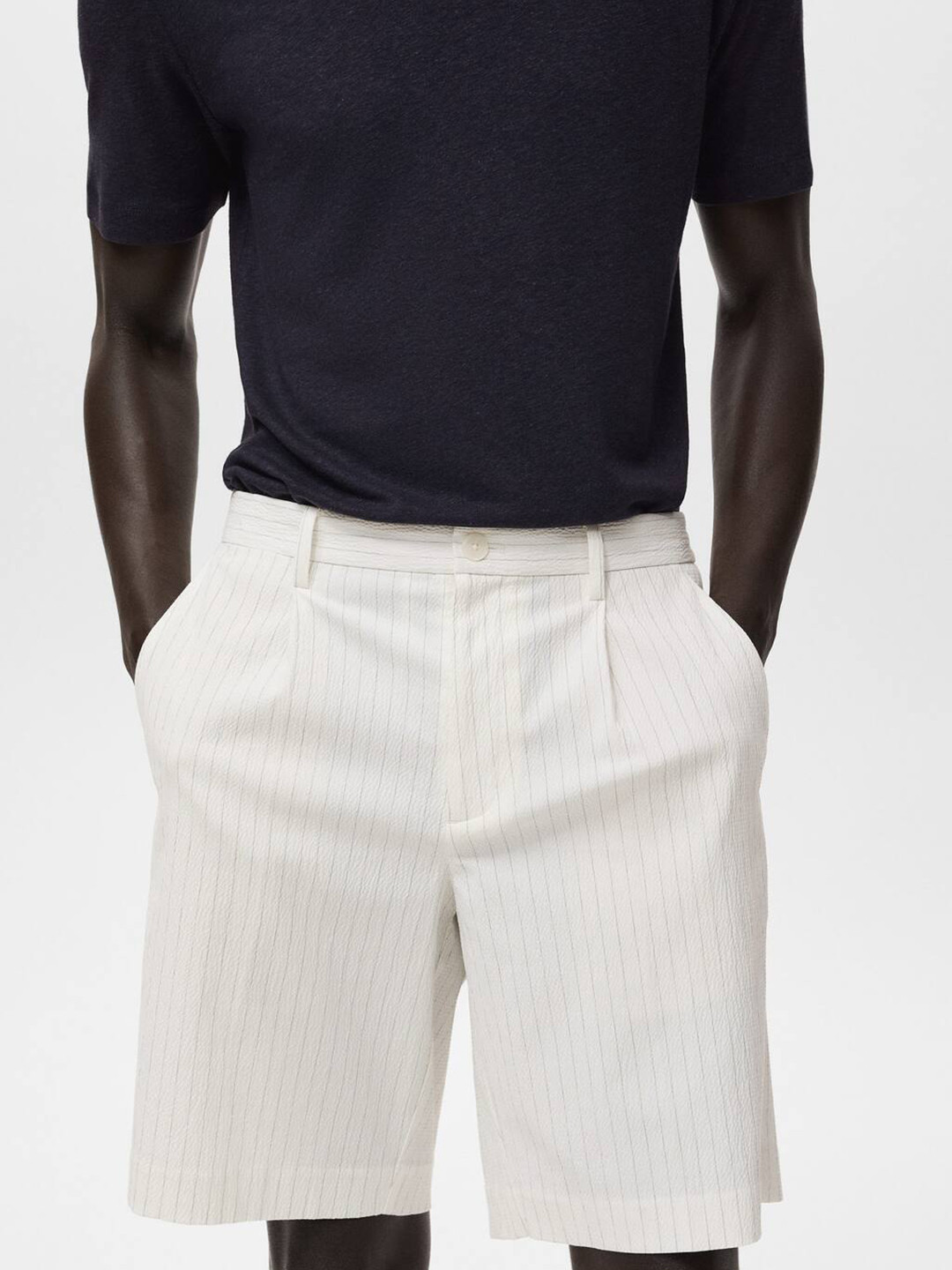 MANGO MAN Pin Striped Crinkled Effect Mid-Rise Slim Fit Chino Shorts