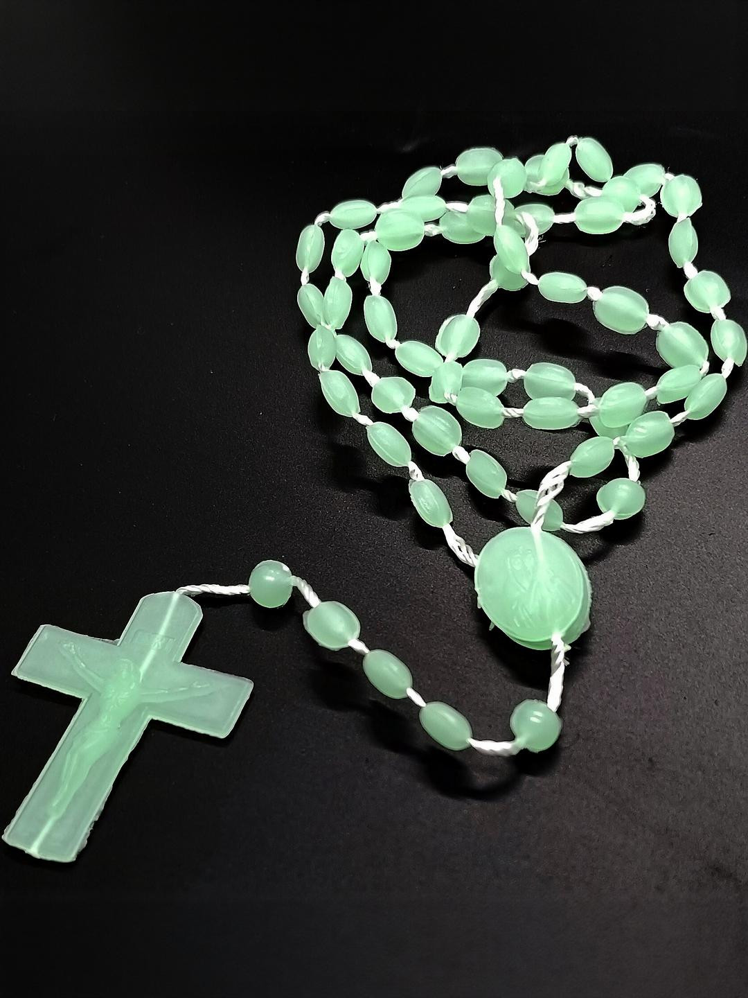 Dynamic Retail Global Men Handcrafted Glowing Chain With Cross Pendant