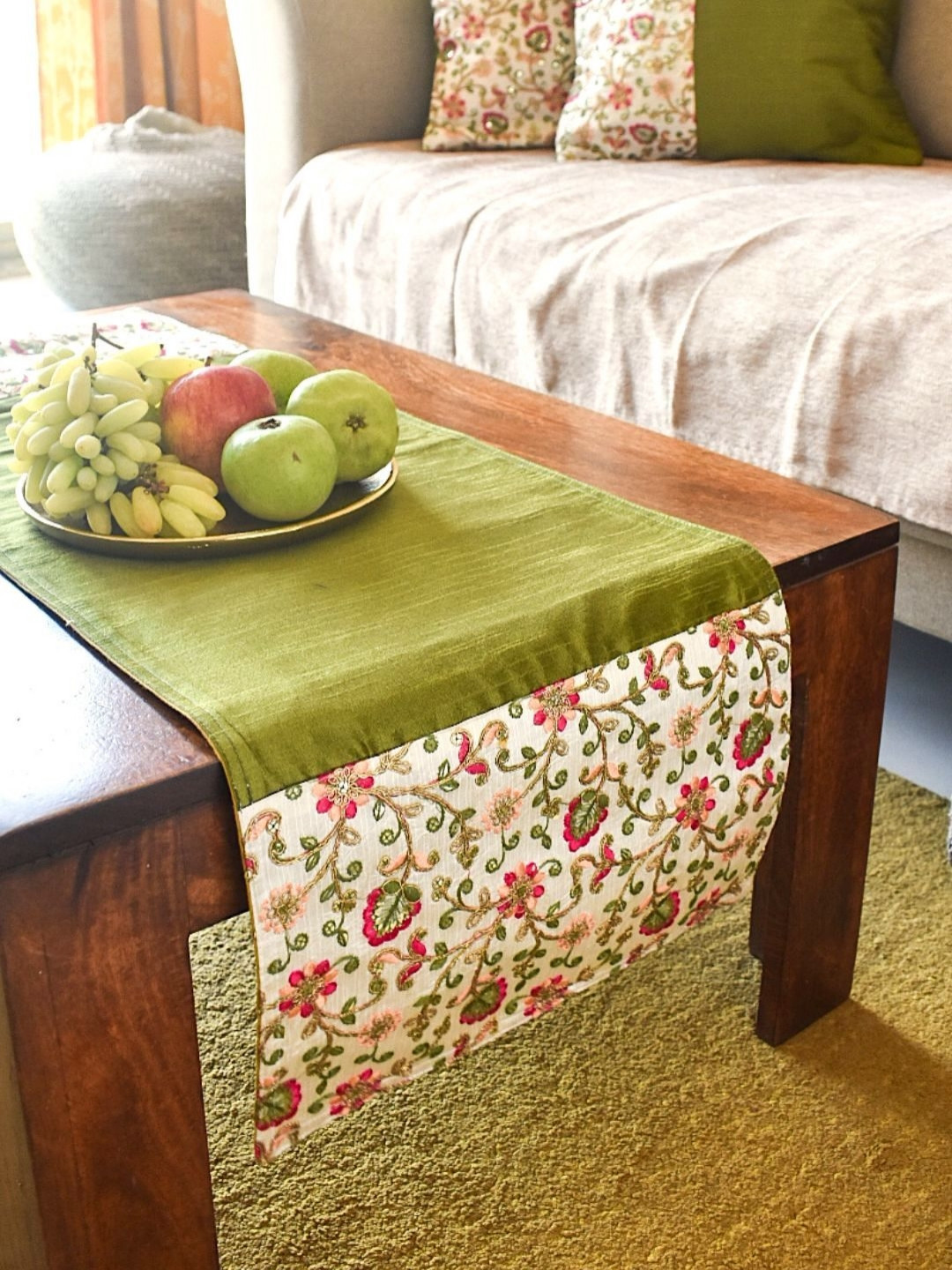 PILOVILO Green & Pink Embroidered Emerald Garden TableRunner