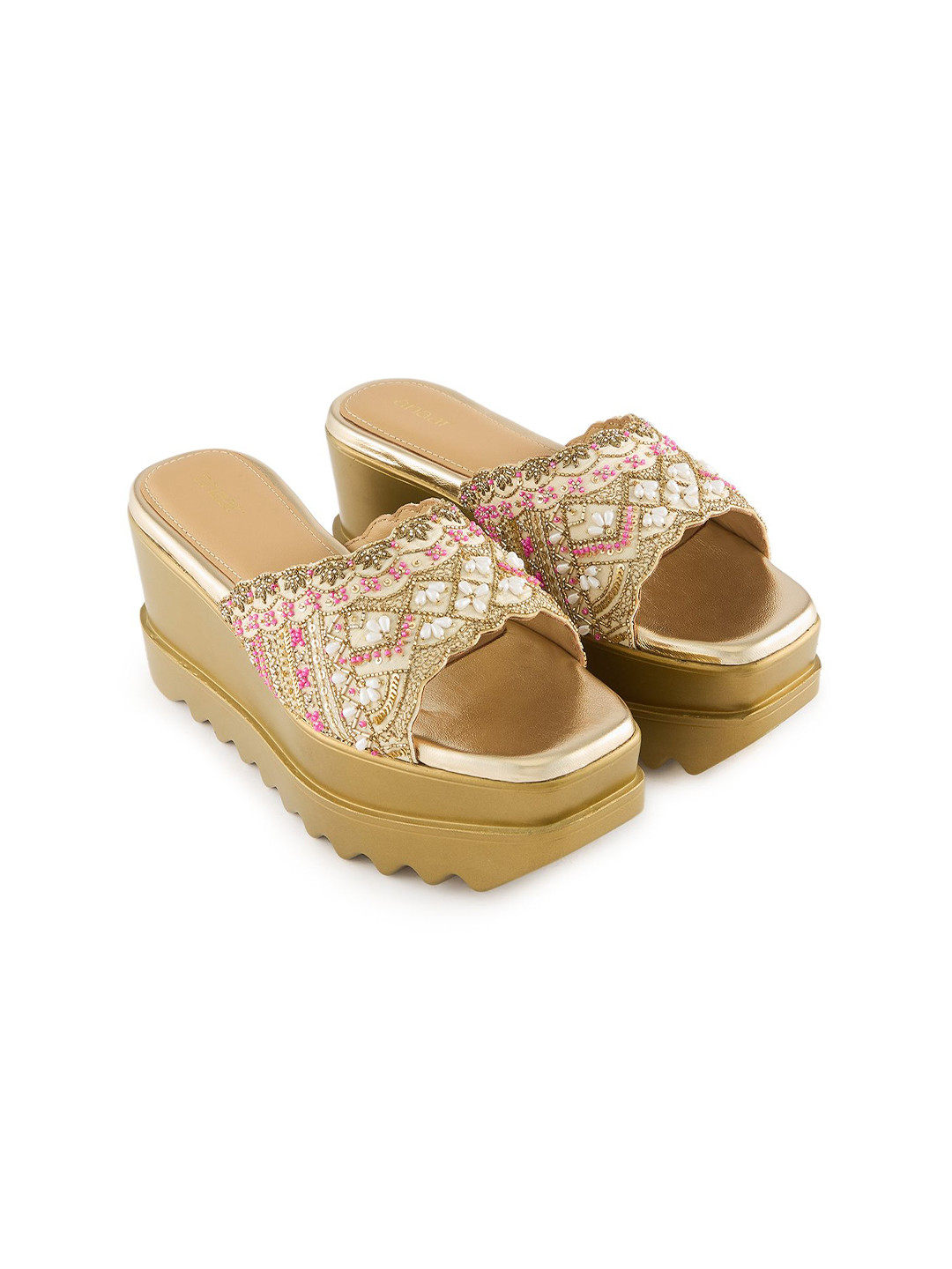 Anaar Women Embellished Vintage Wink Wedge Sandals