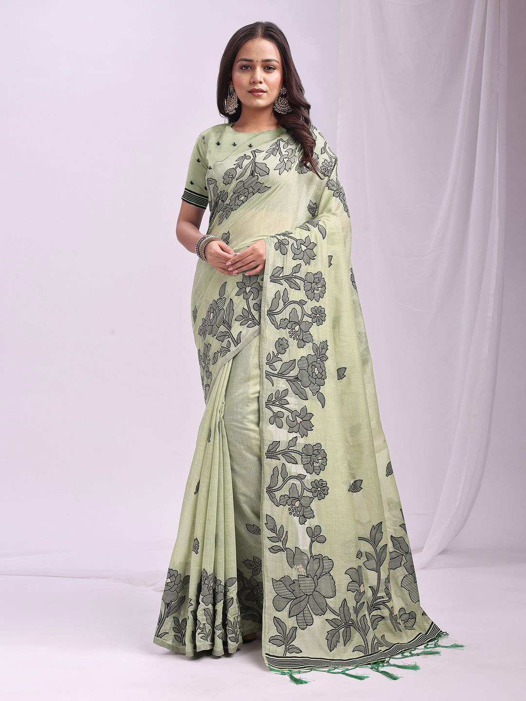 DIVASTRI Floral Printed Celebrity  Saree With Matching Blouse Piece