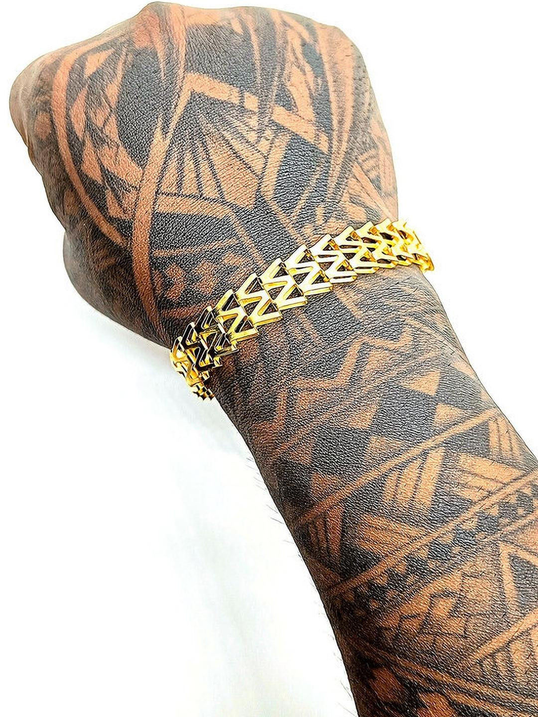 Dynamic Retail Global Golden pleated Link Bracelet