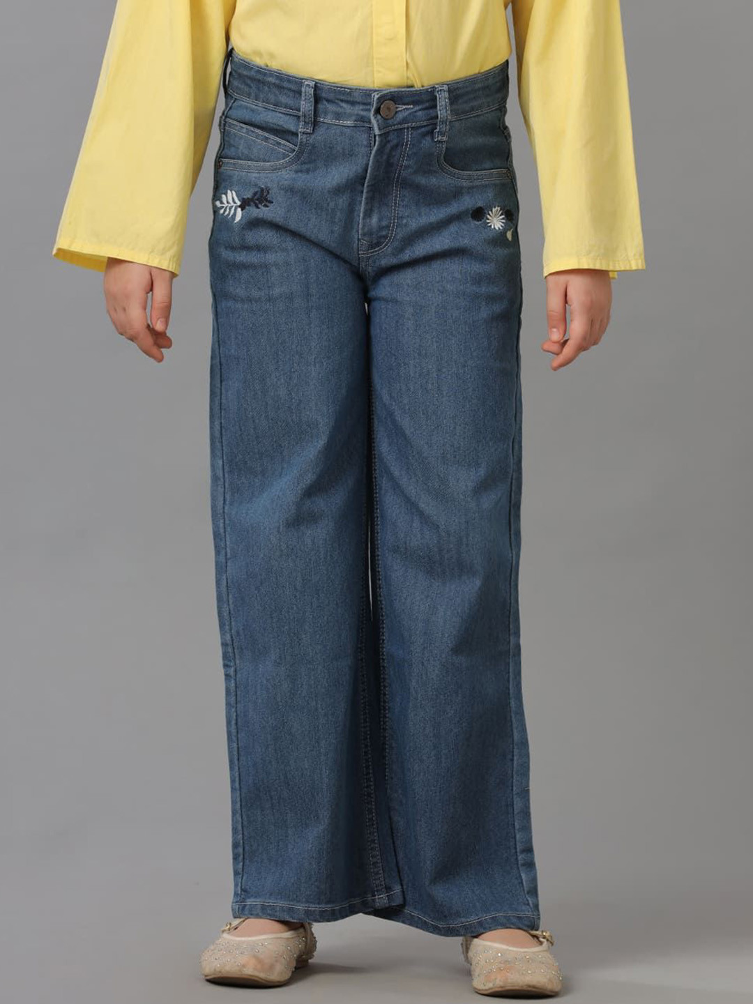 UNDER FOURTEEN ONLY Girls Straight Fit Mid-Rise Clean Look Light Fade Jeans