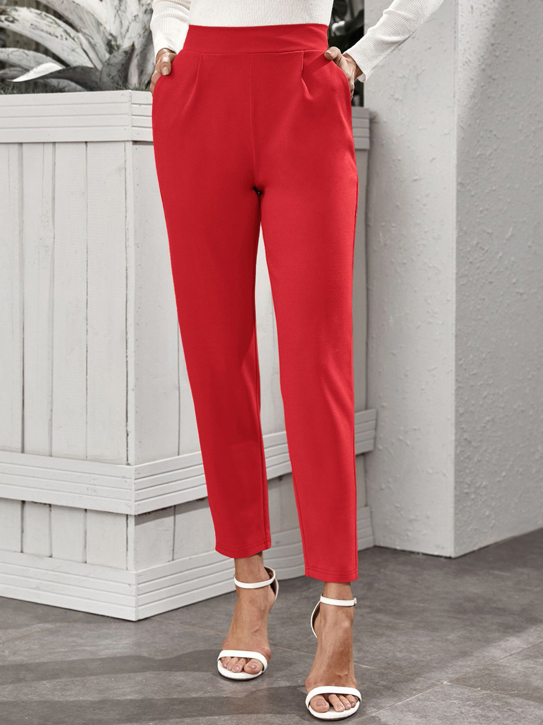 DTR FASHION Women Carrot Regular Fit Mid-Rise Pleated Regular Trousers