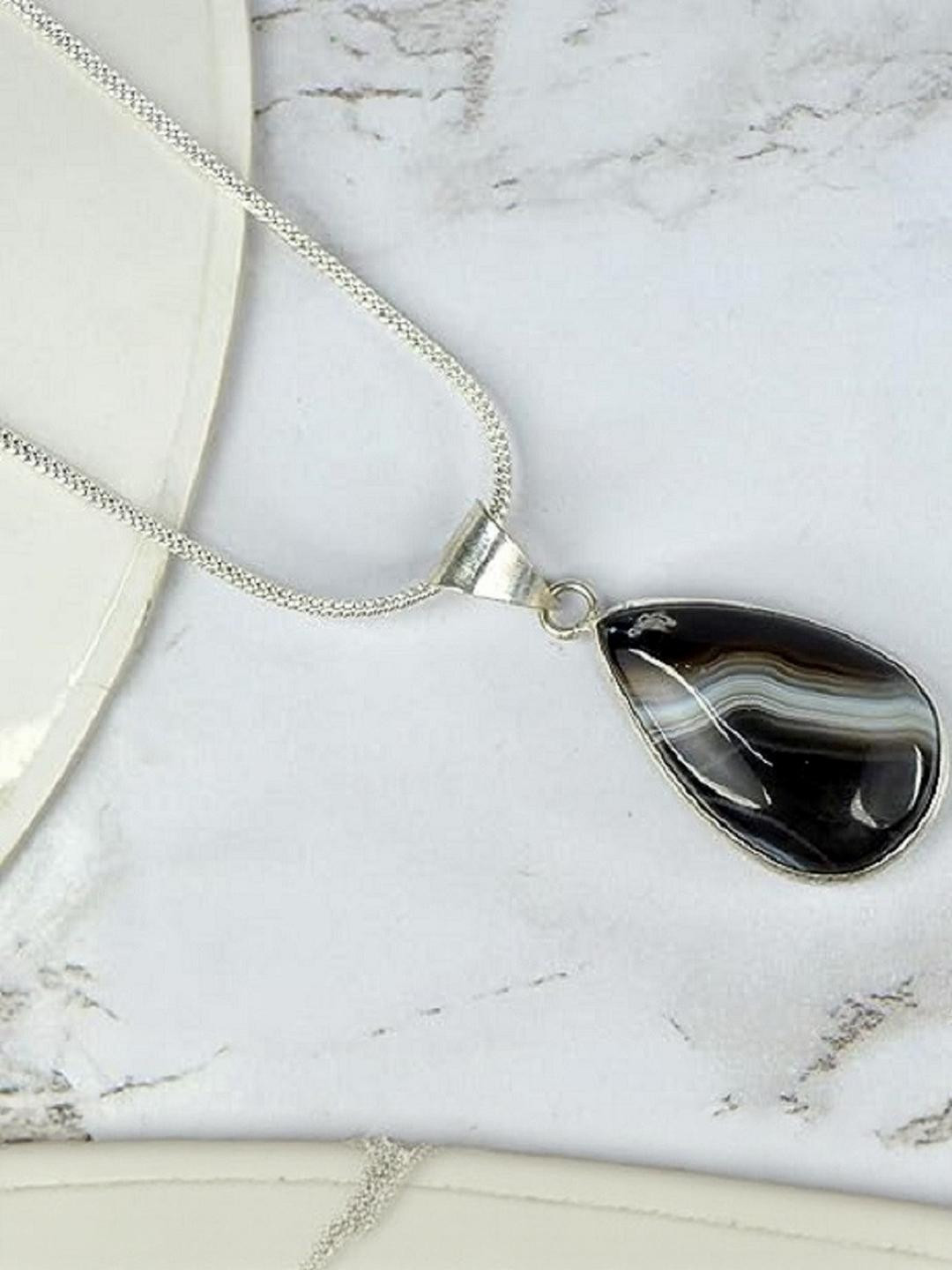 AURRA STORES Women Teardrop Shaped Pendant with Chain