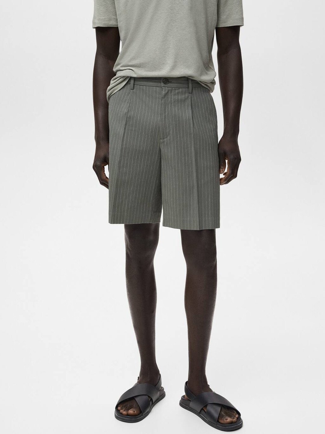 MANGO MAN Pin Striped Crinkled Effect Mid-Rise Slim Fit Chino Shorts