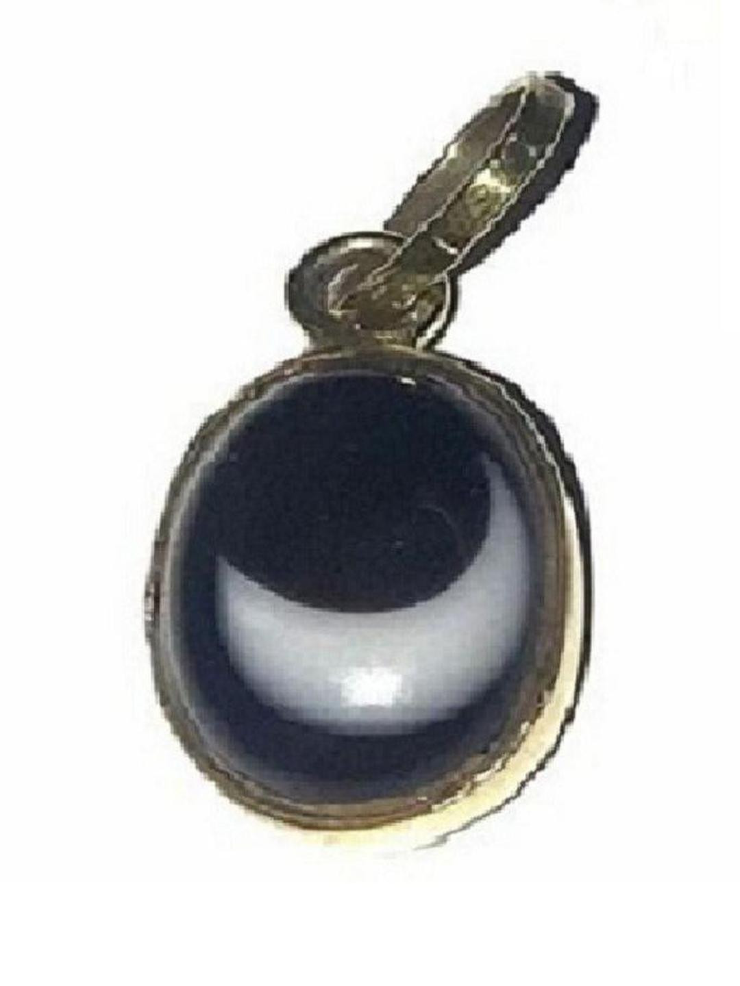 AURRA STORES Gold-Plated Stone Studded Oval Pendant