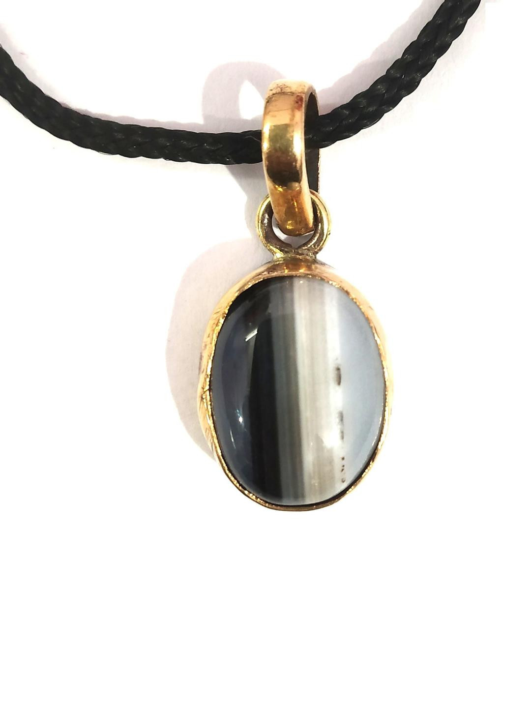 AURRA STORES Stones Studded Oval Pendant